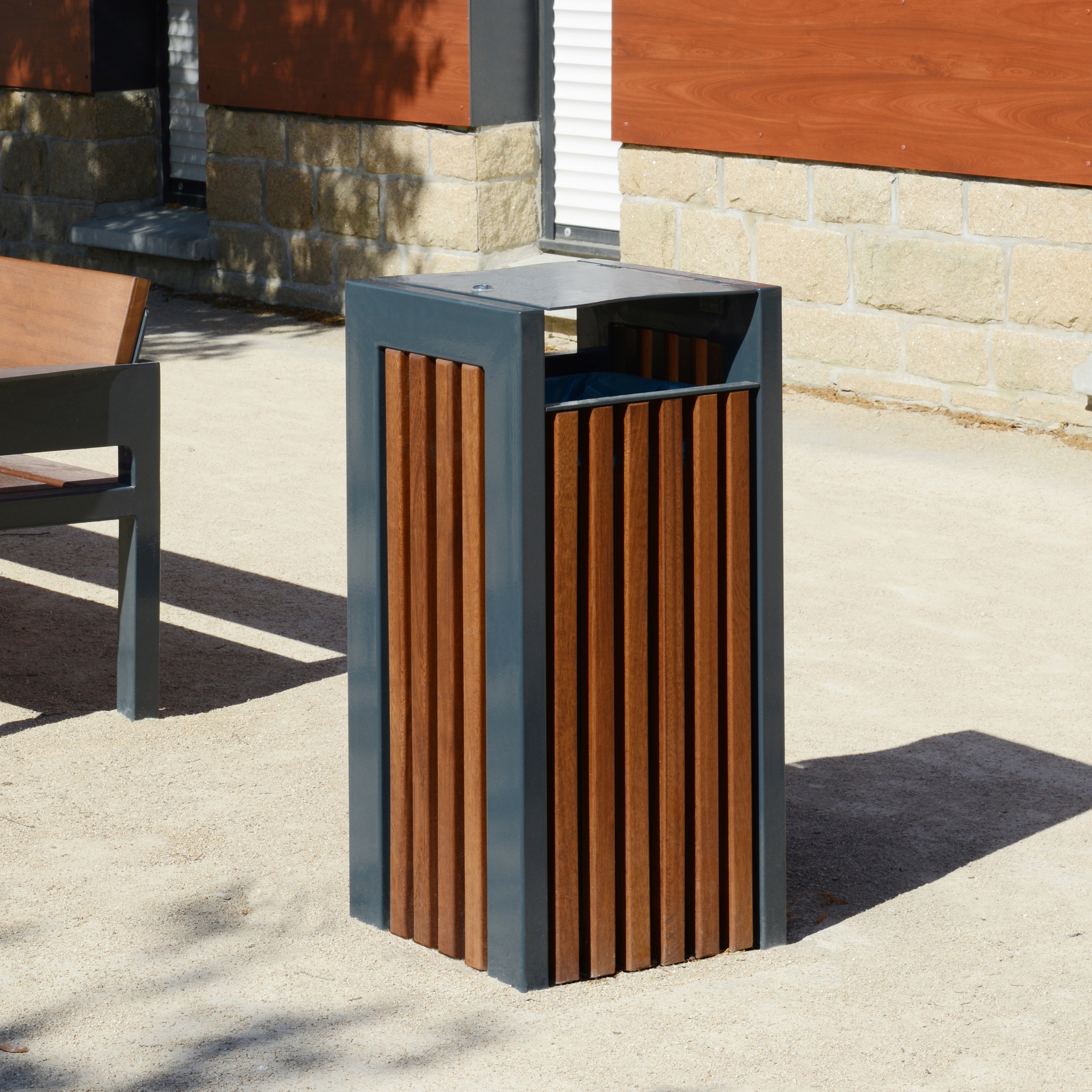 BINS & ASHTRAYS