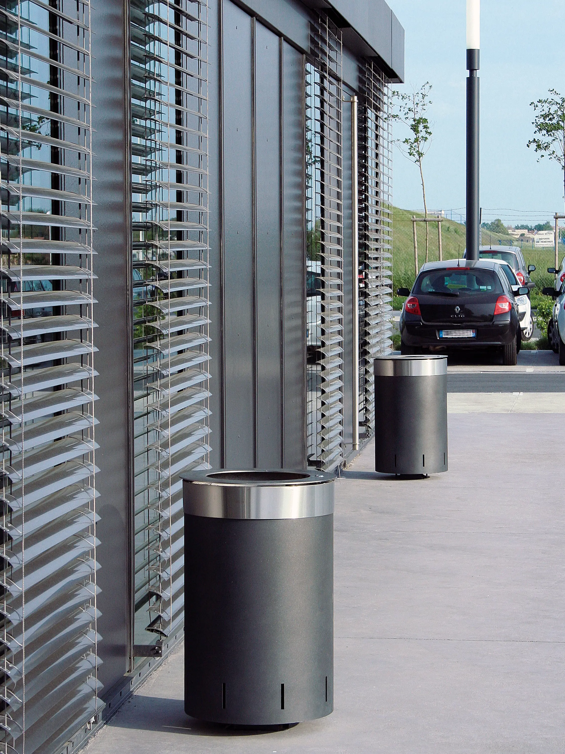 Univers et Cité - Mobilier urbain - Alliage Ashtray