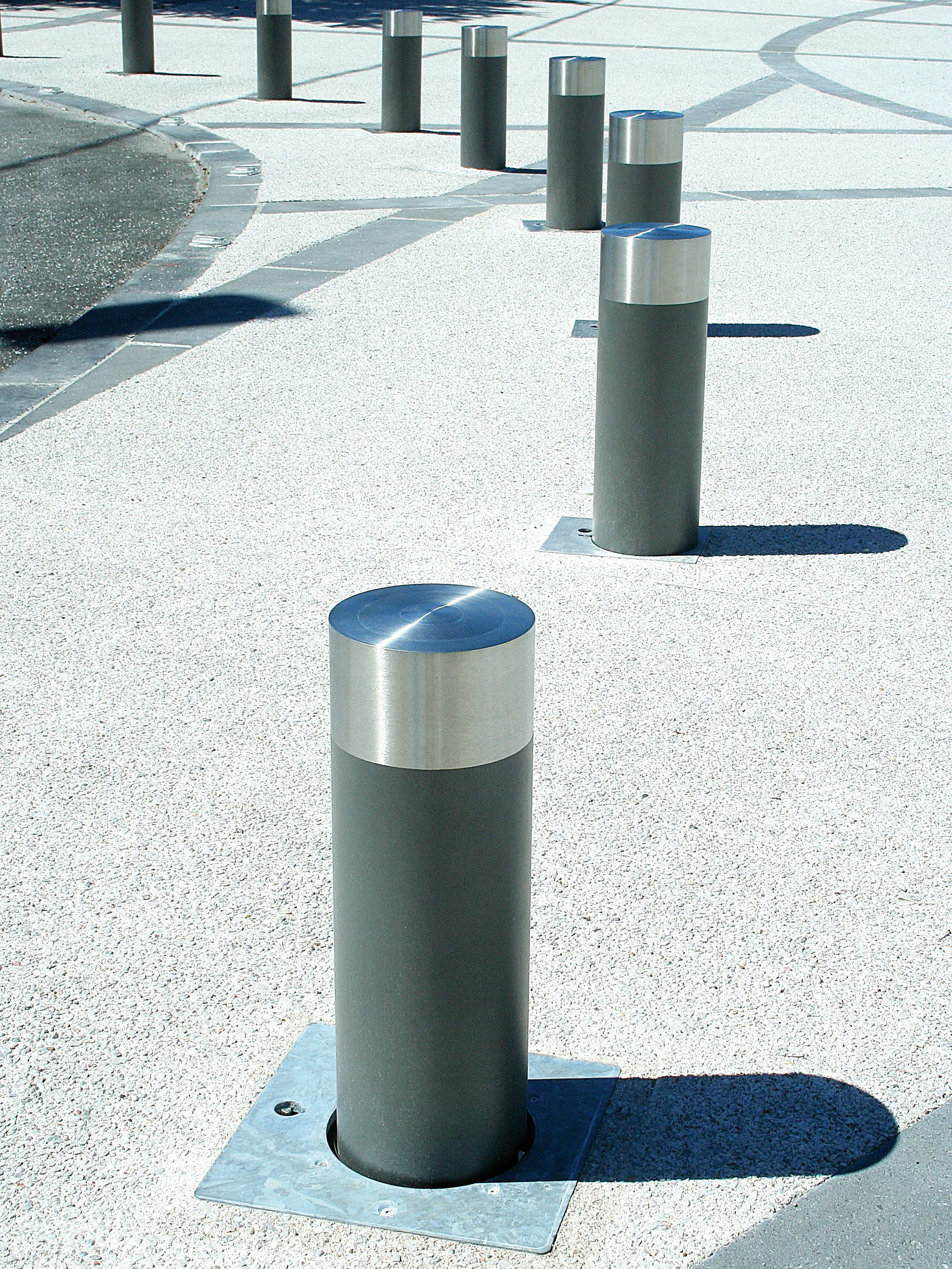 Univers et Cité - Mobilier urbain - Alliage Bollard