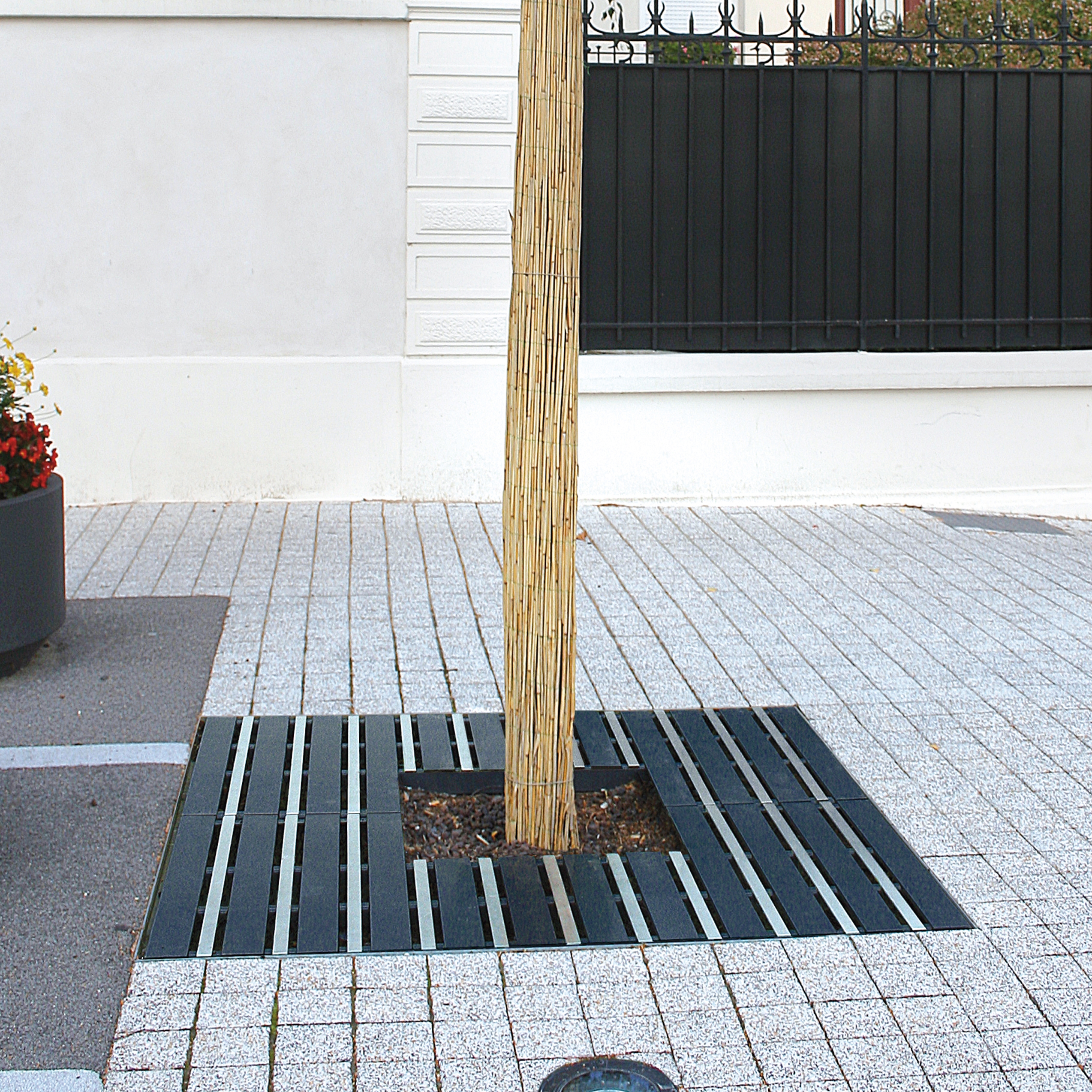Display product Alliage Tree Grates from manufacturer Univers et Cité - Mobilier urbain
