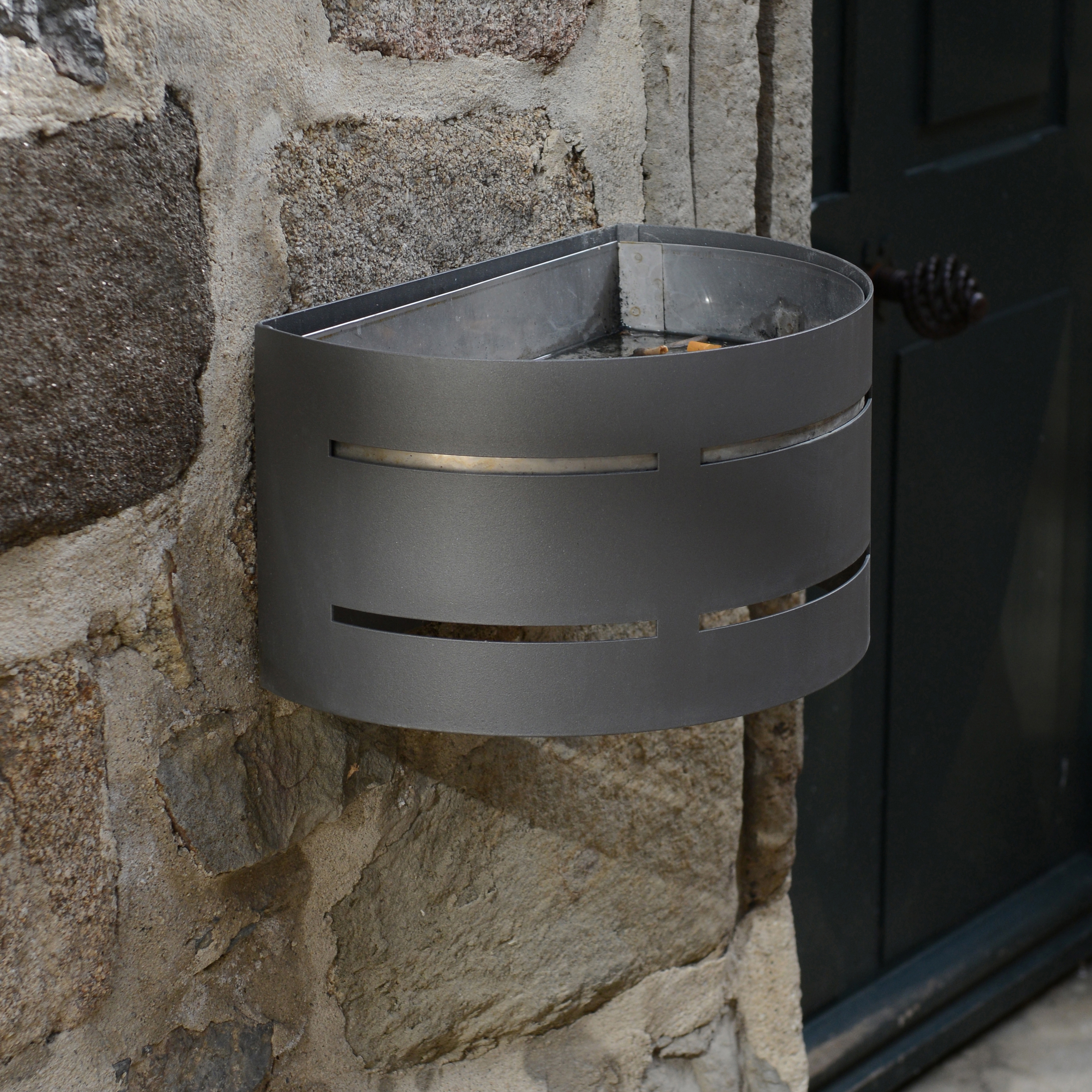 Display product Amandine Ashtray from manufacturer Univers et Cité - Mobilier urbain
