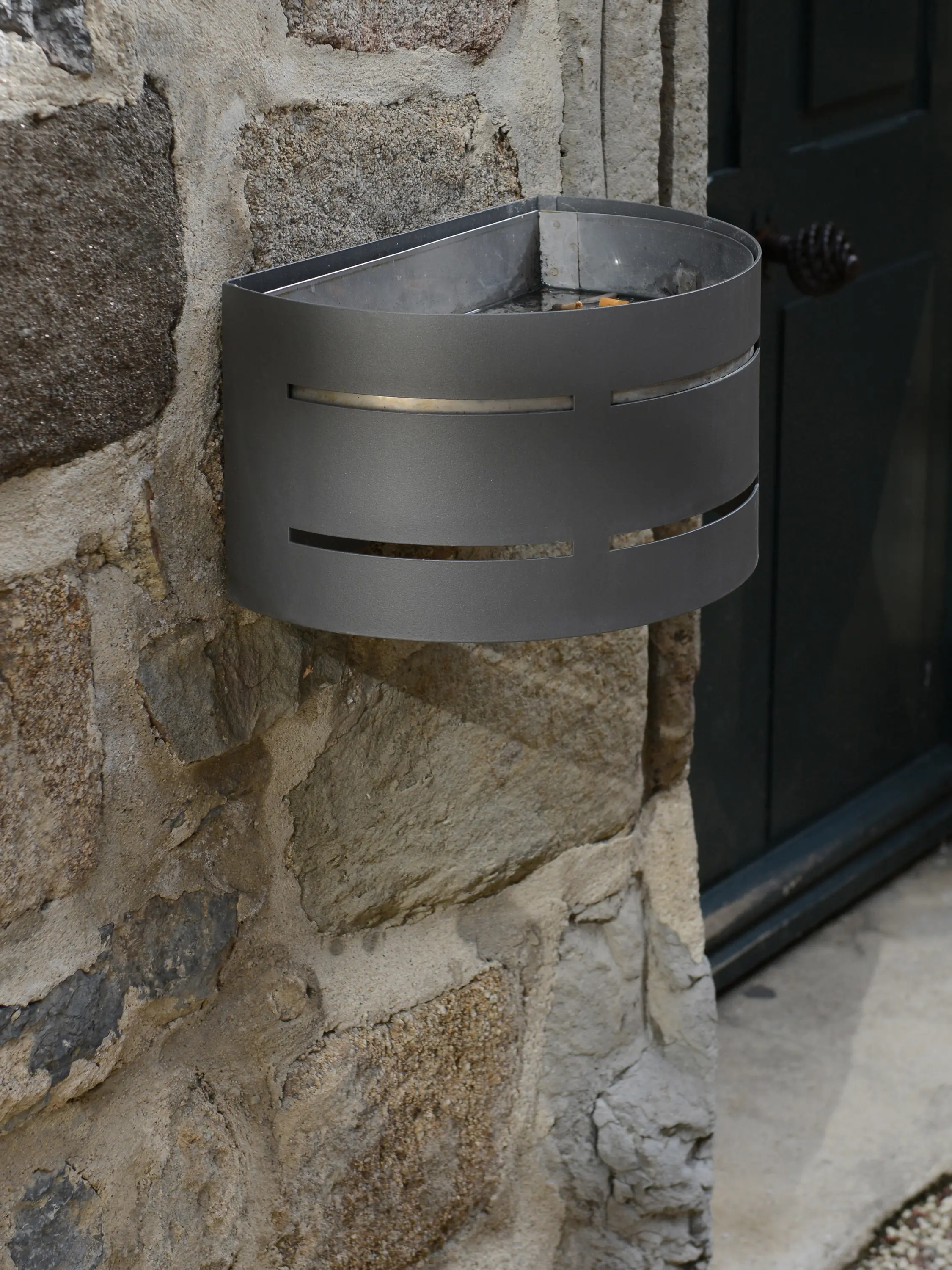 Univers et Cité - Mobilier urbain - Amandine Ashtray