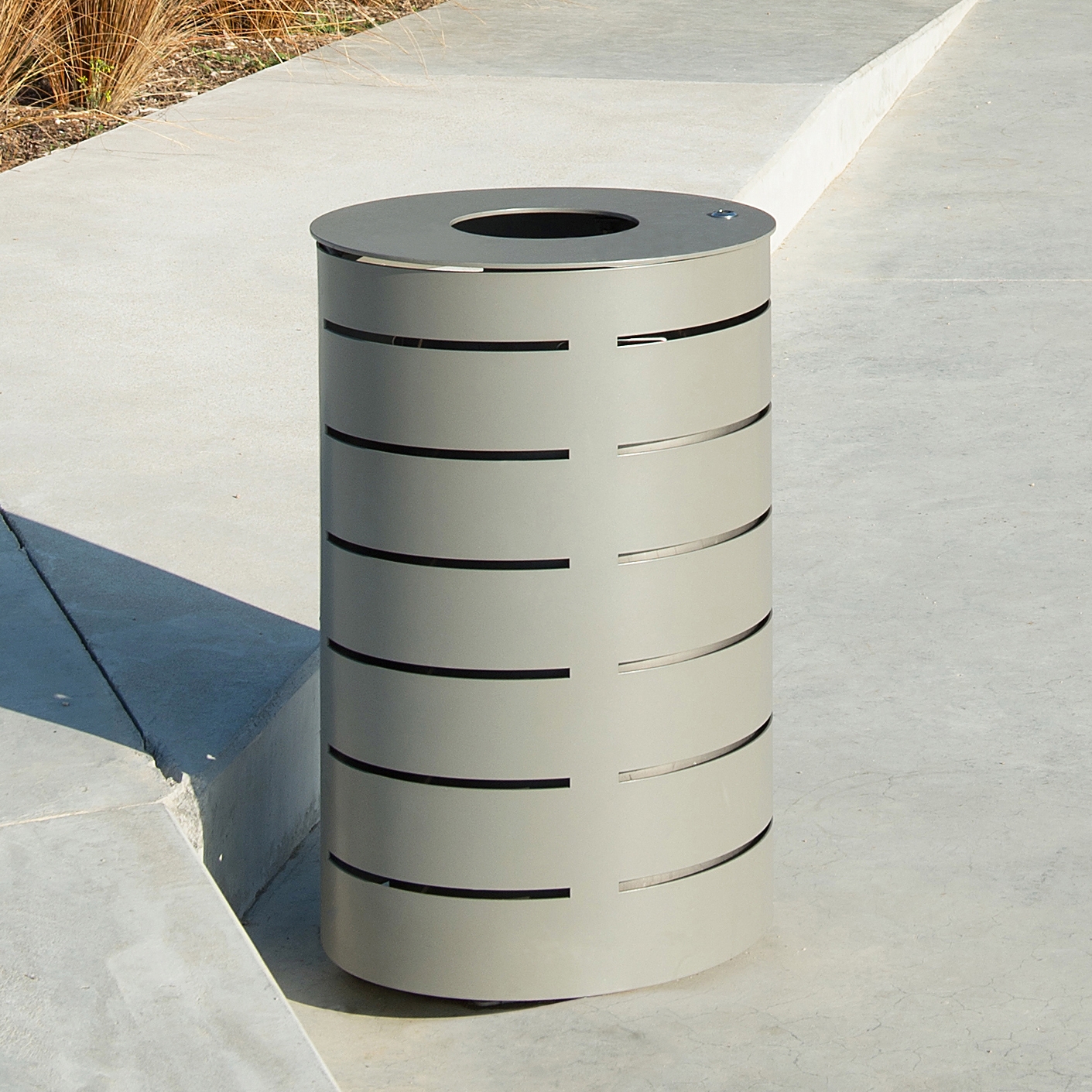 Afficher le produit Amandine Bin du fabricant Univers et Cité - Mobilier urbain