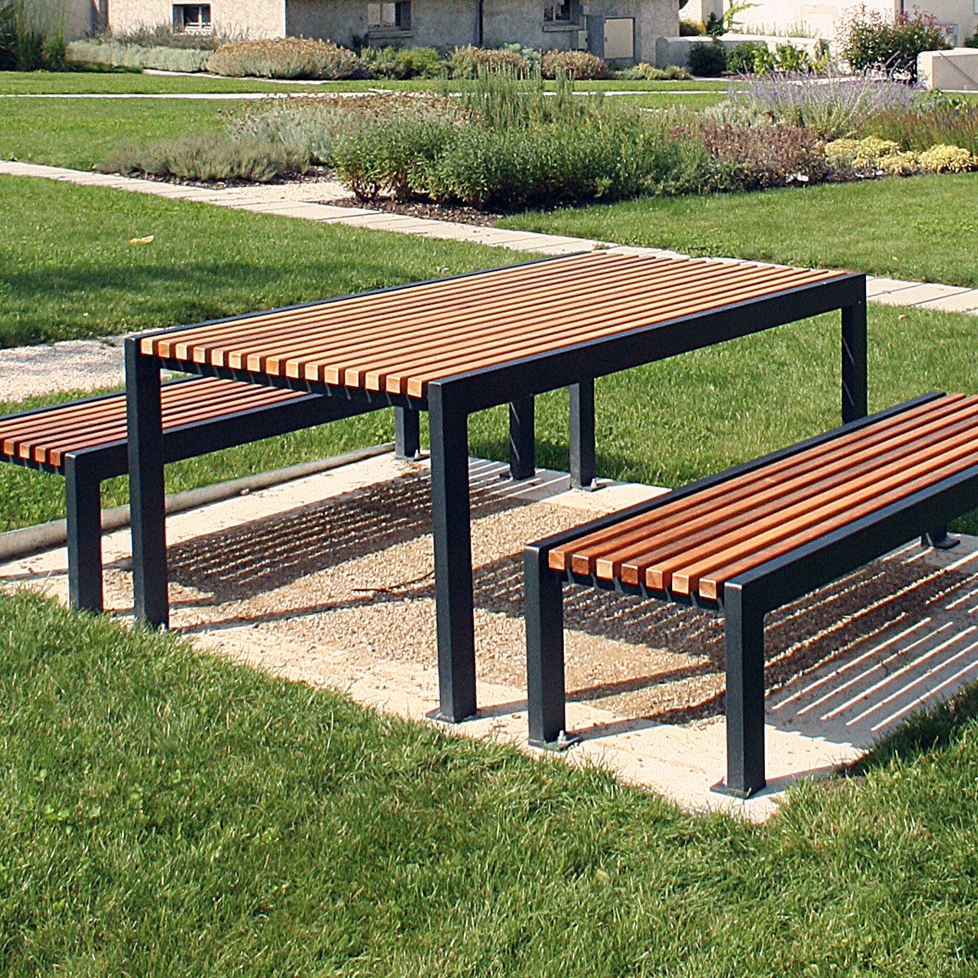 Display product Cinéo Table from manufacturer Univers et Cité - Mobilier urbain