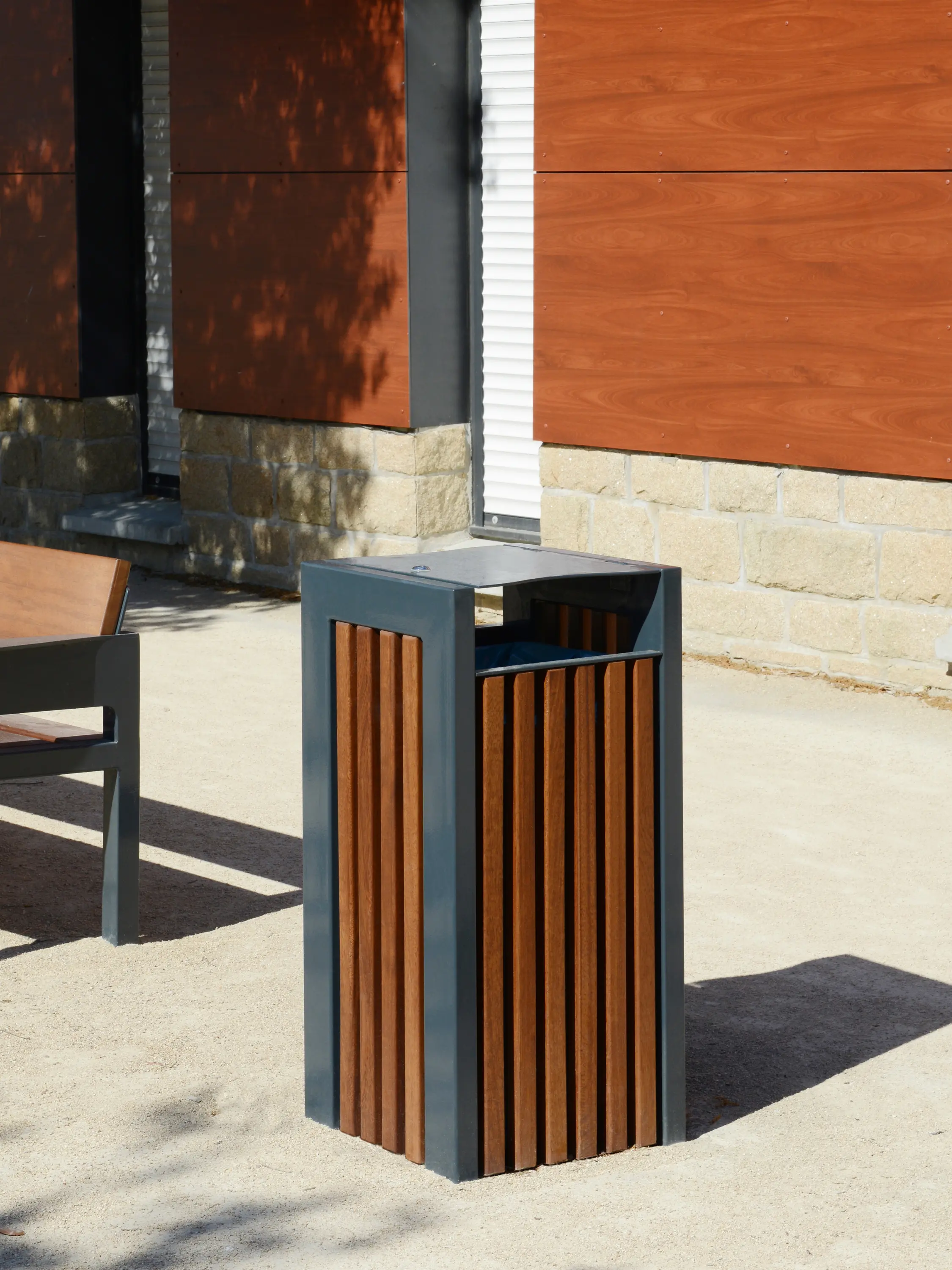 Univers et Cité - Mobilier urbain - Cinéo Bin
