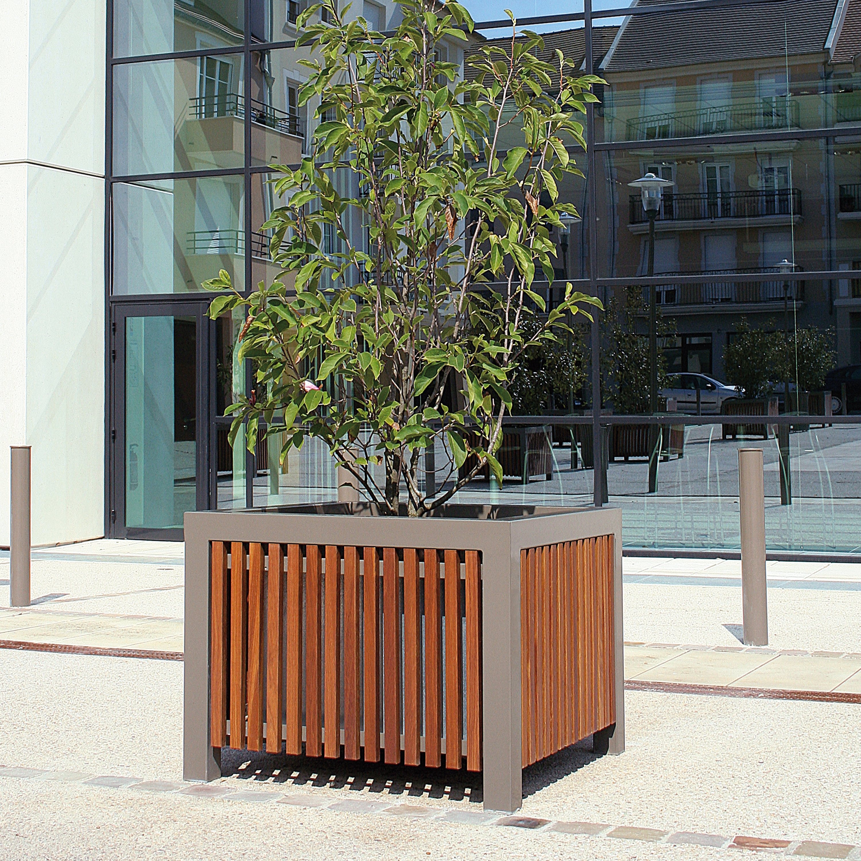 Display product Cinéo Planter Square from manufacturer Univers et Cité - Mobilier urbain