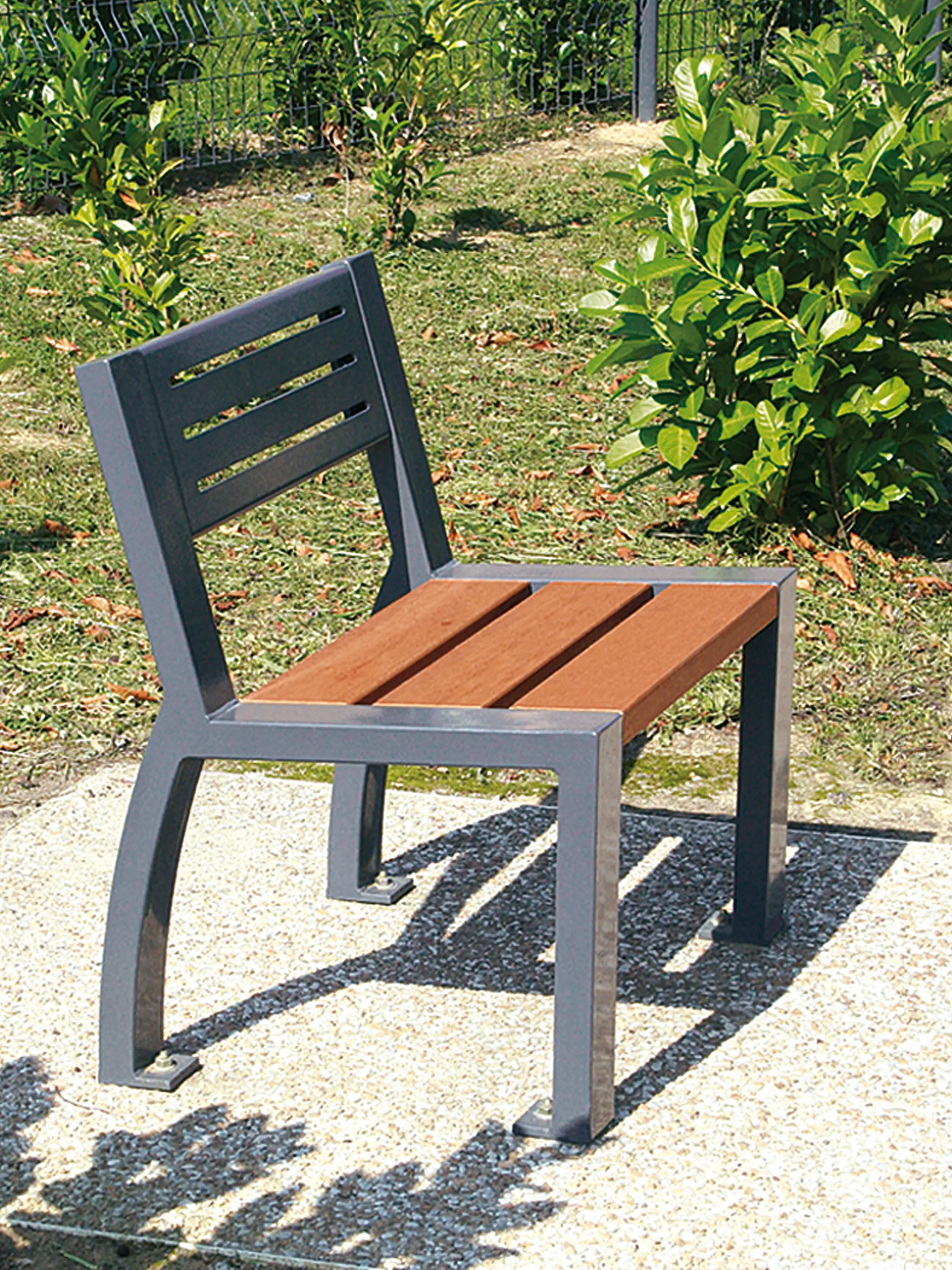 Univers et Cité - Mobilier urbain - Fauteuil Cléa mixte