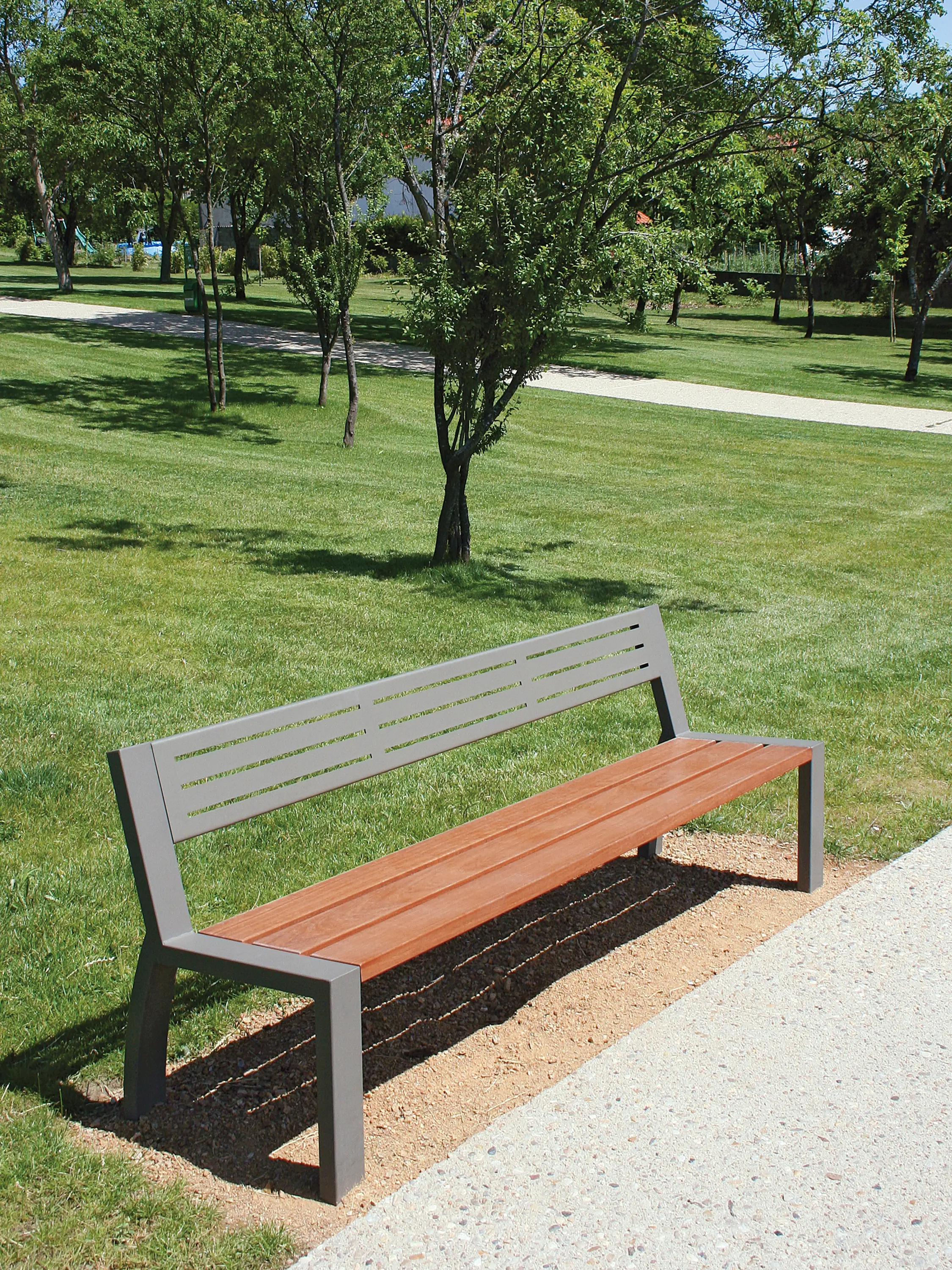 Univers et Cité - Mobilier urbain - Cléa Mixed Bench