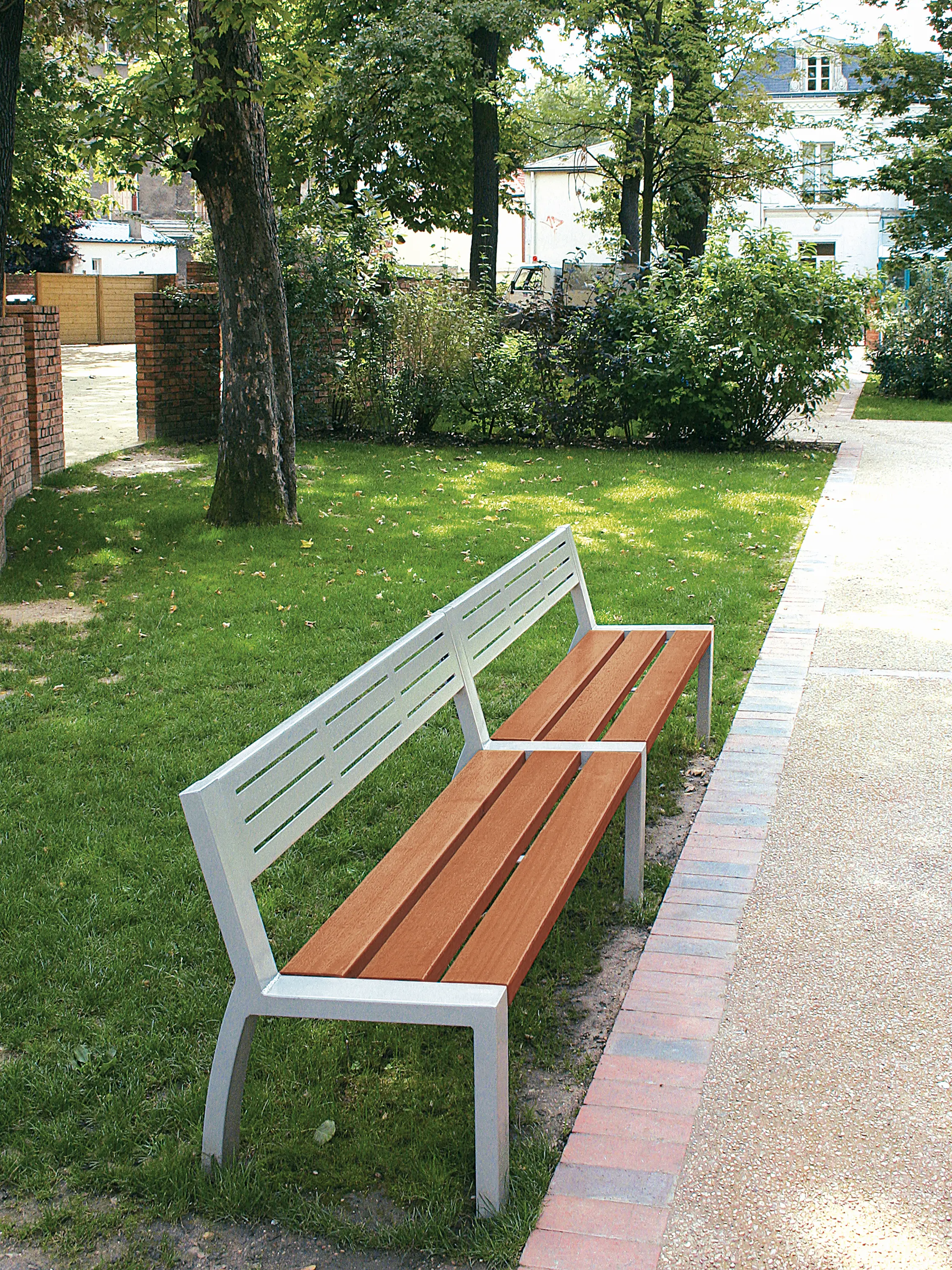 Univers et Cité - Mobilier urbain - Cléa Mixed Bench
