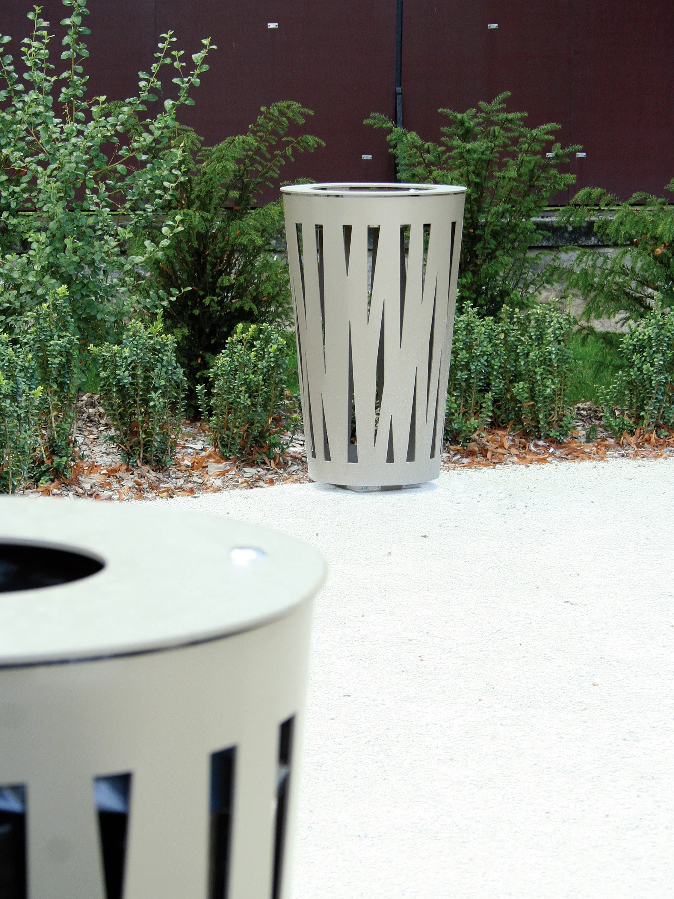 Univers et Cité - Mobilier urbain - Cendrier Evolution