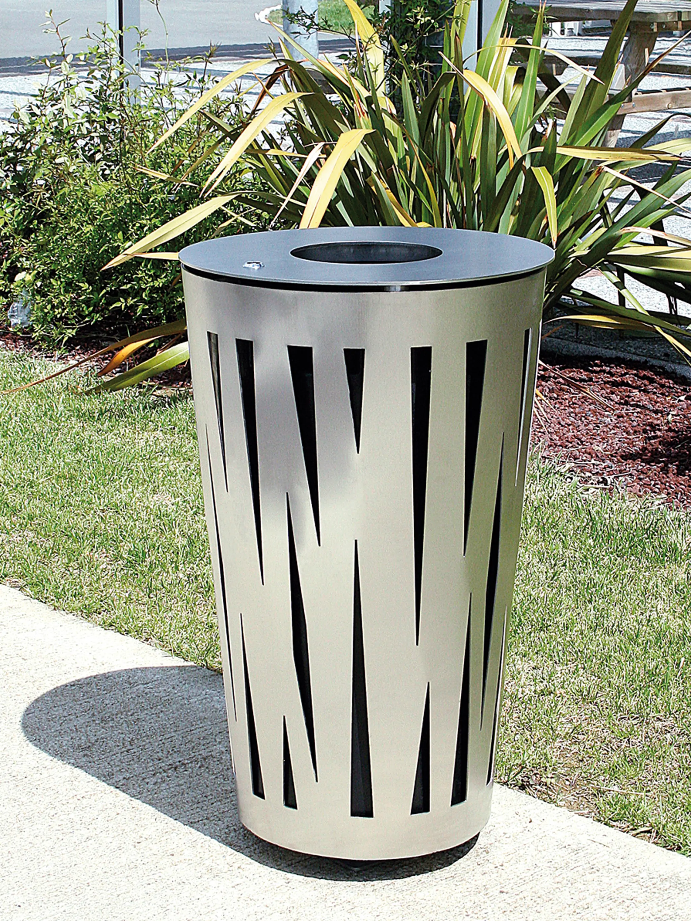 Univers et Cité - Mobilier urbain - Evolution Bin