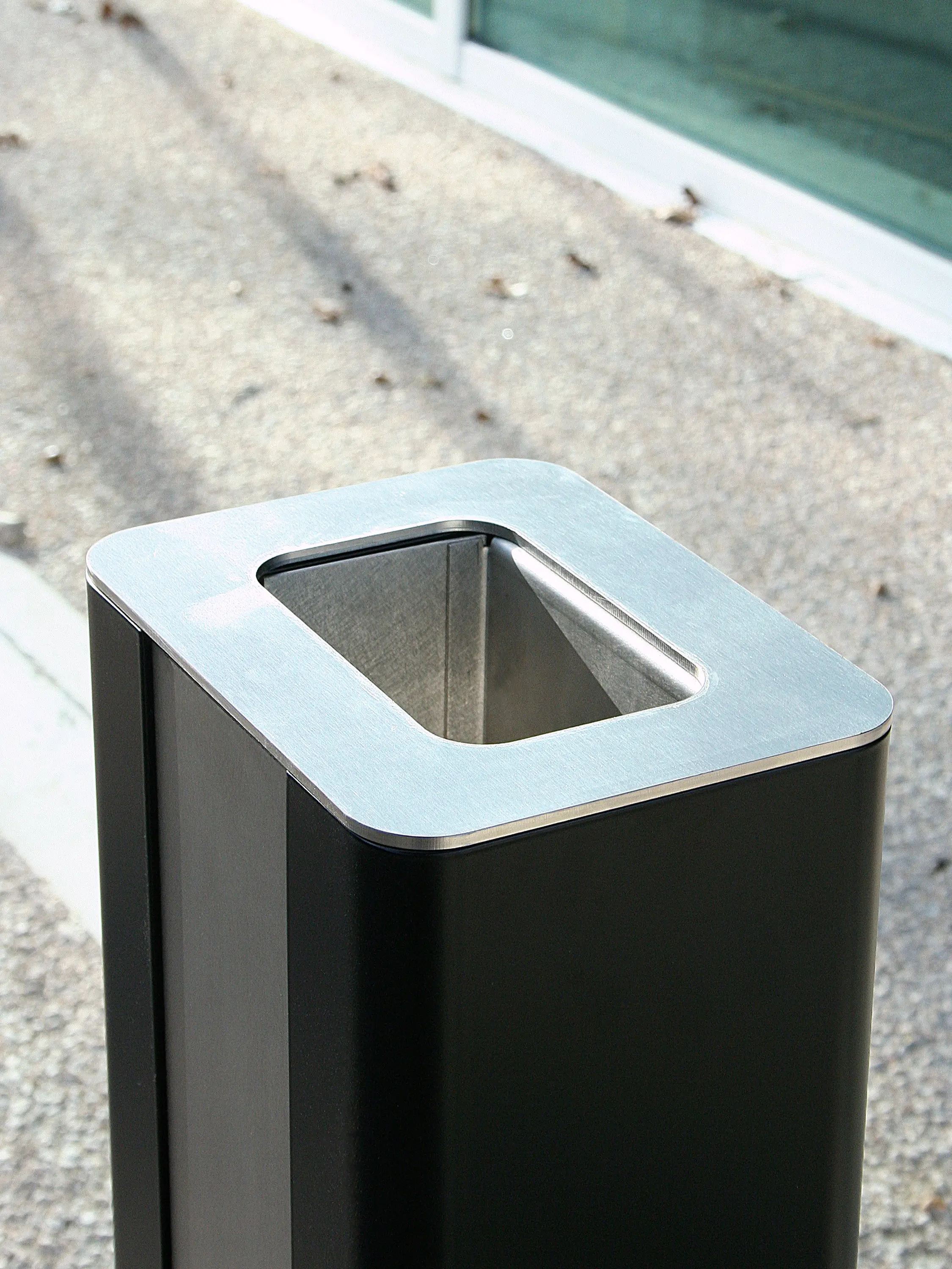 Univers et Cité - Mobilier urbain - Fusion Ashtray