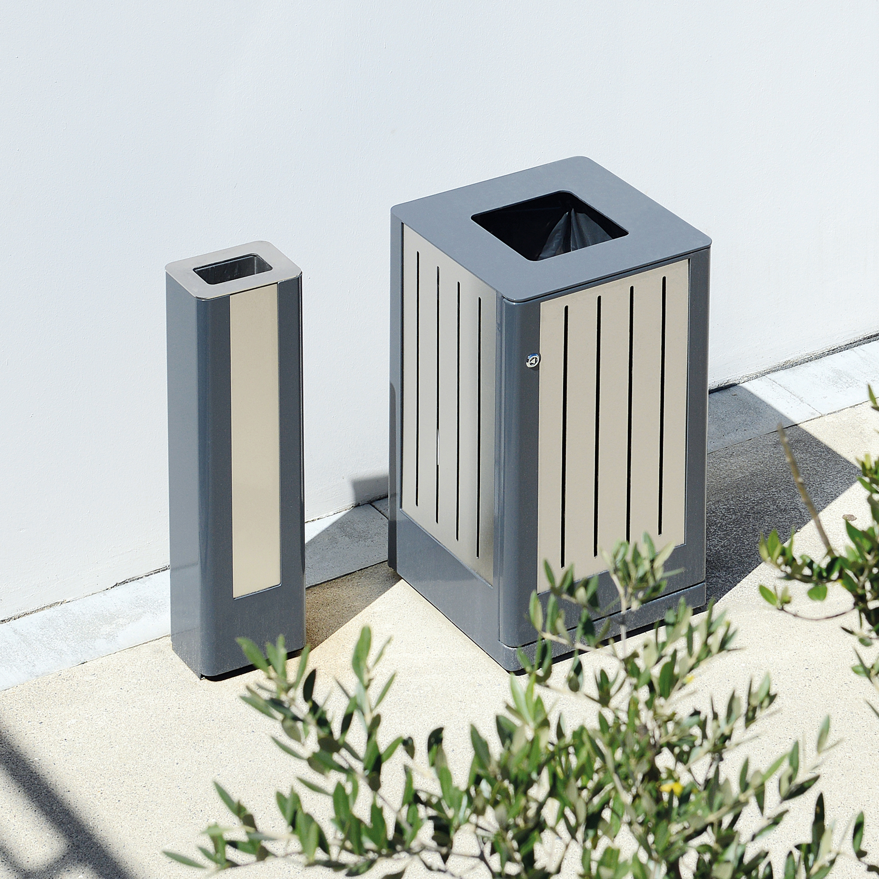 Display product Fusion Bin & Ashtray from manufacturer Univers et Cité - Mobilier urbain
