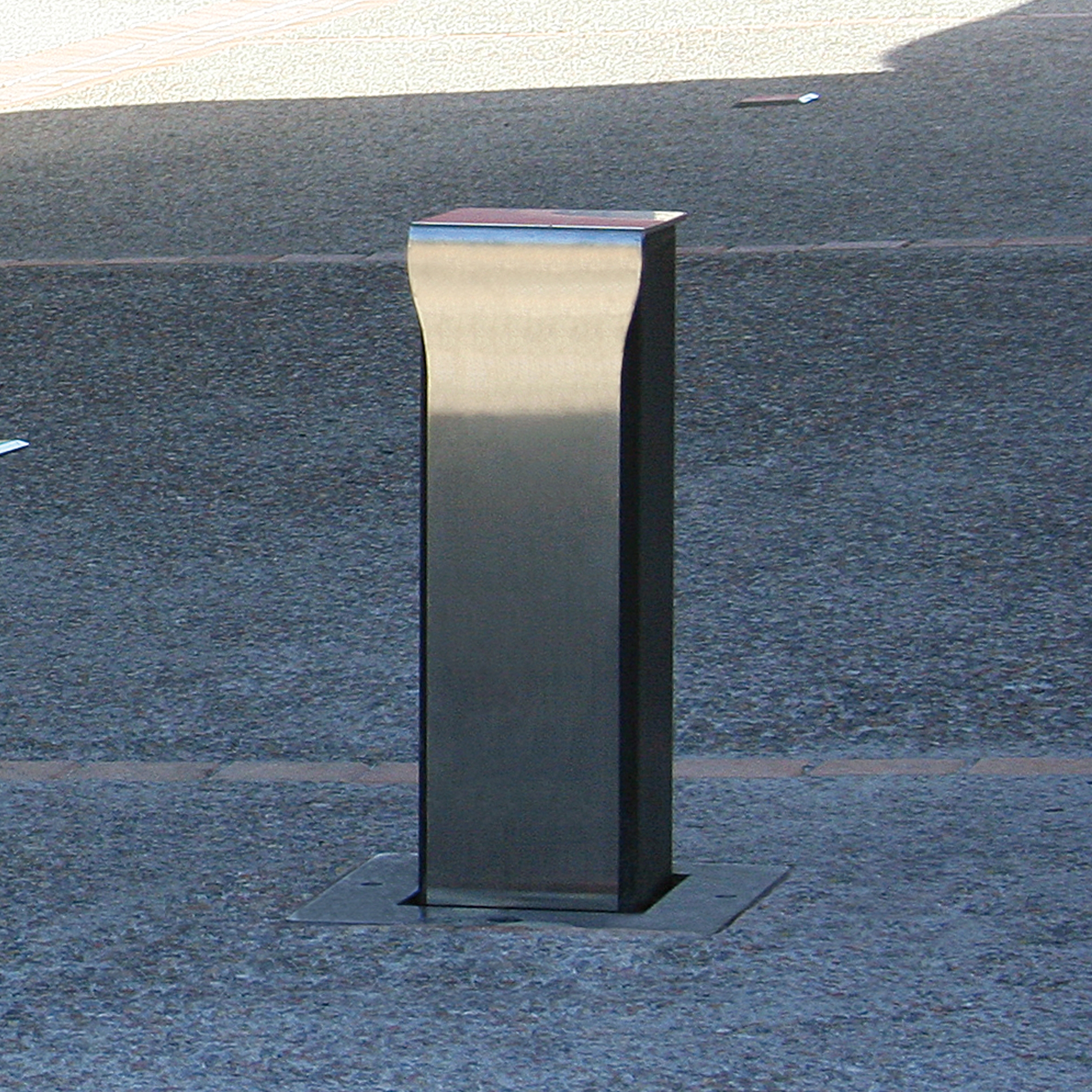 Display product Fusion Bollard from manufacturer Univers et Cité - Mobilier urbain