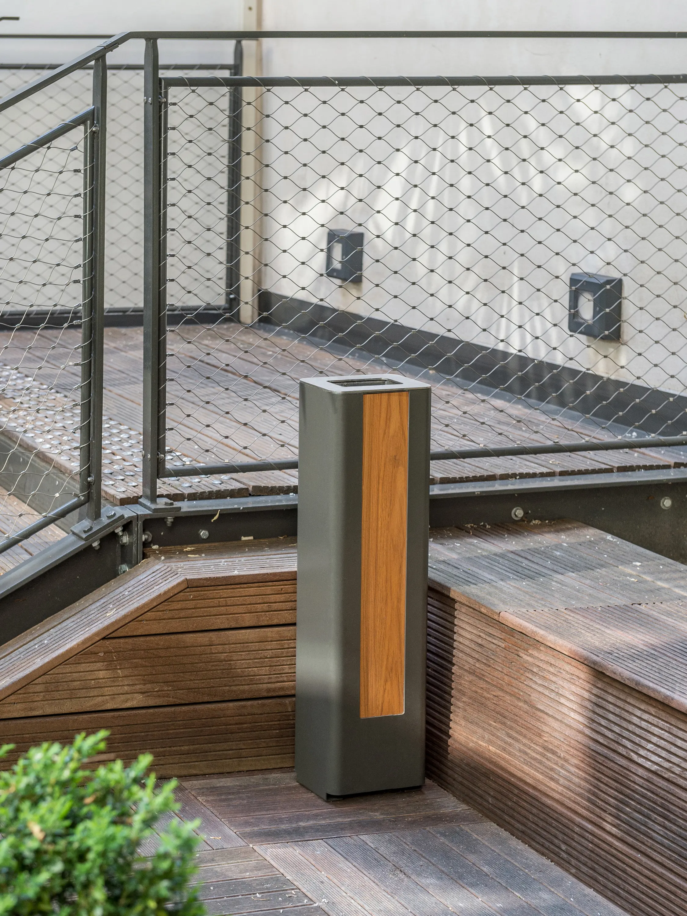 Univers et Cité - Mobilier urbain - Cendrier Lia