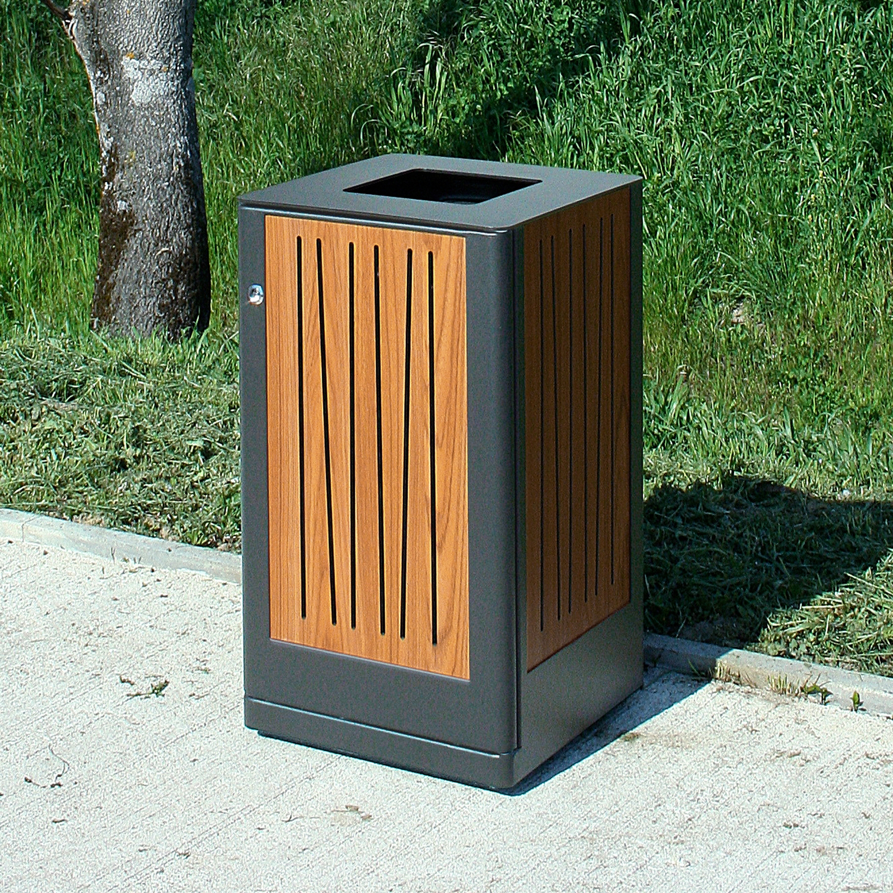 Display product Lia Bin from manufacturer Univers et Cité - Mobilier urbain