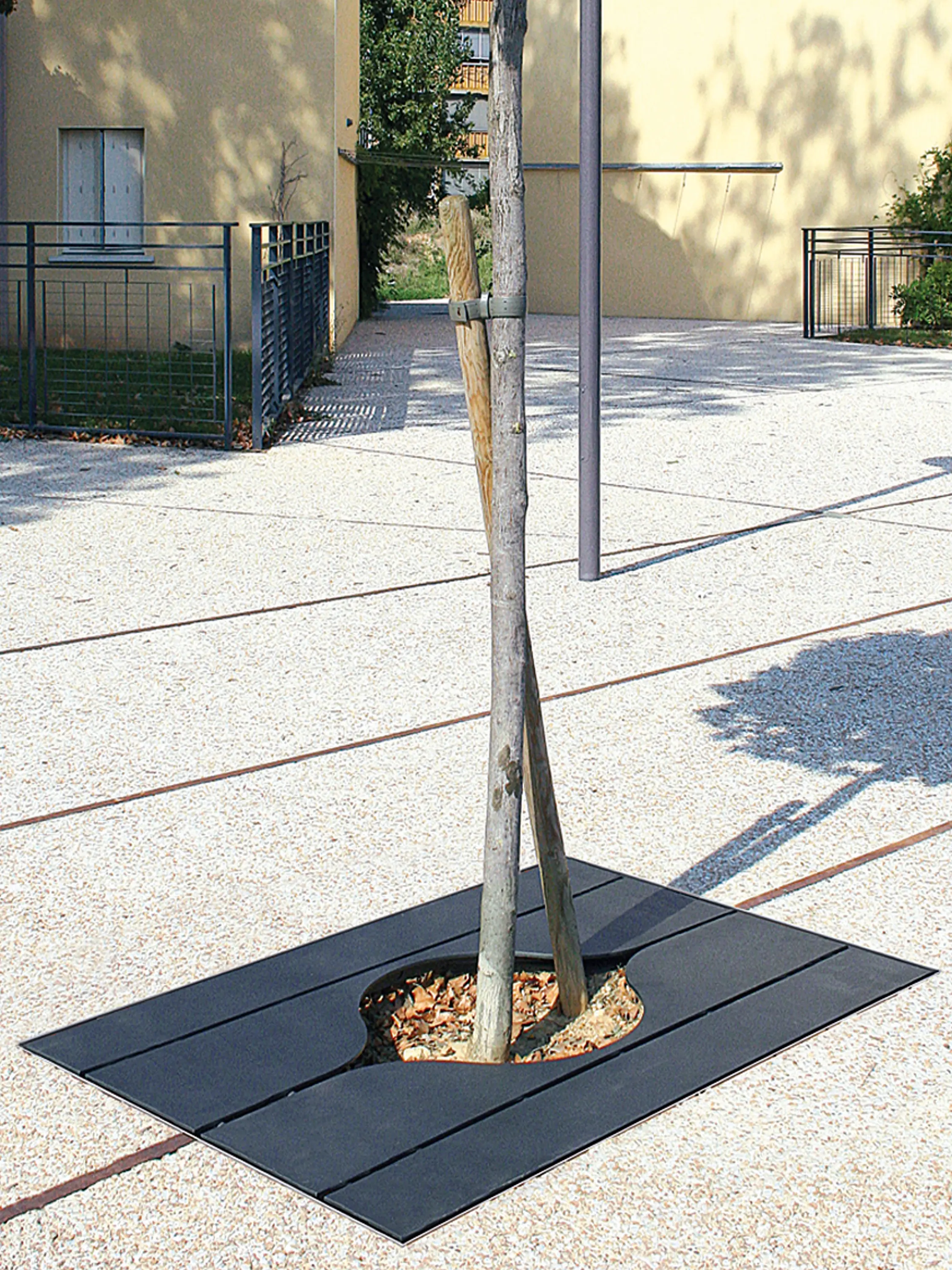 Univers et Cité - Mobilier urbain - Link Tree Grates