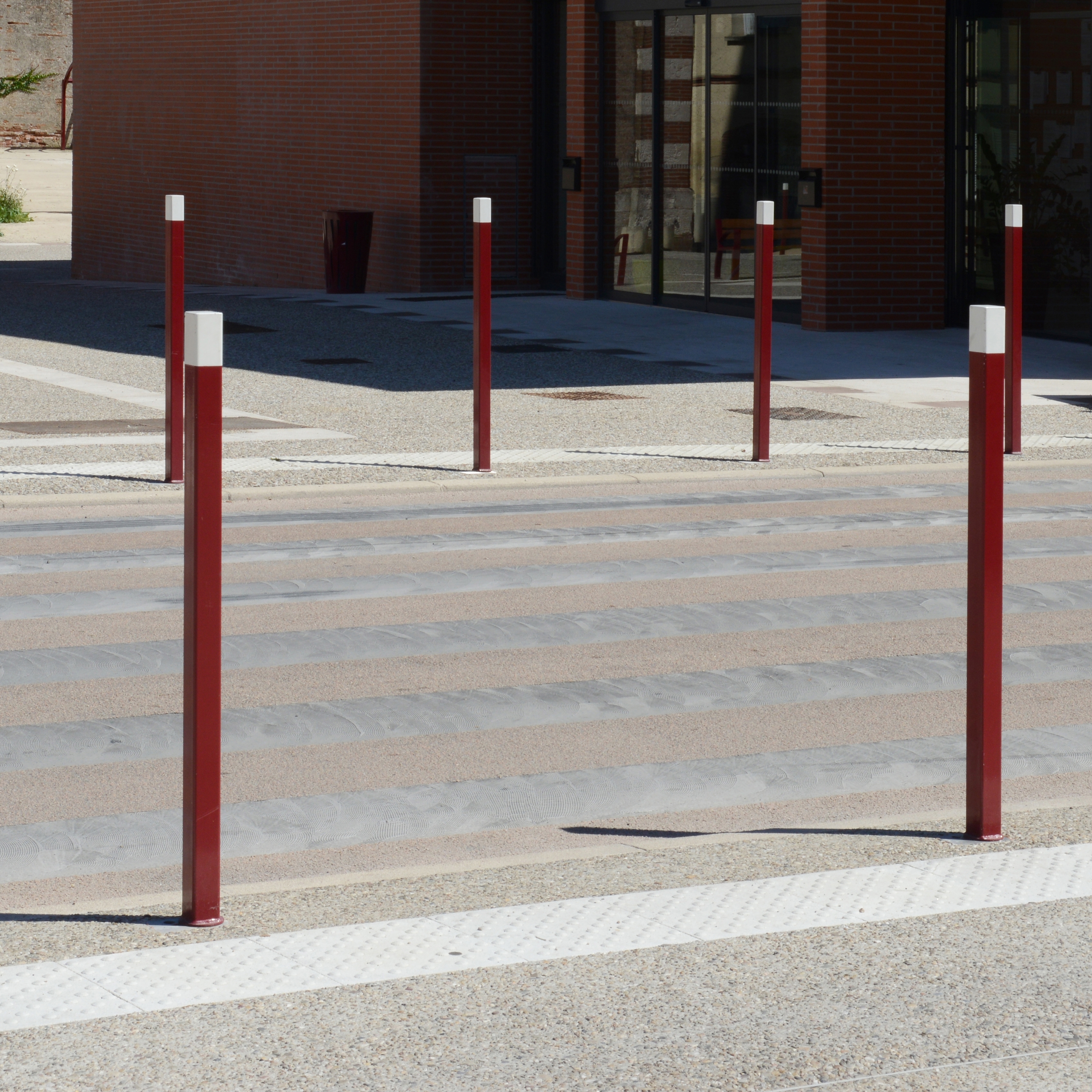 Display product Néo Post from manufacturer Univers et Cité - Mobilier urbain