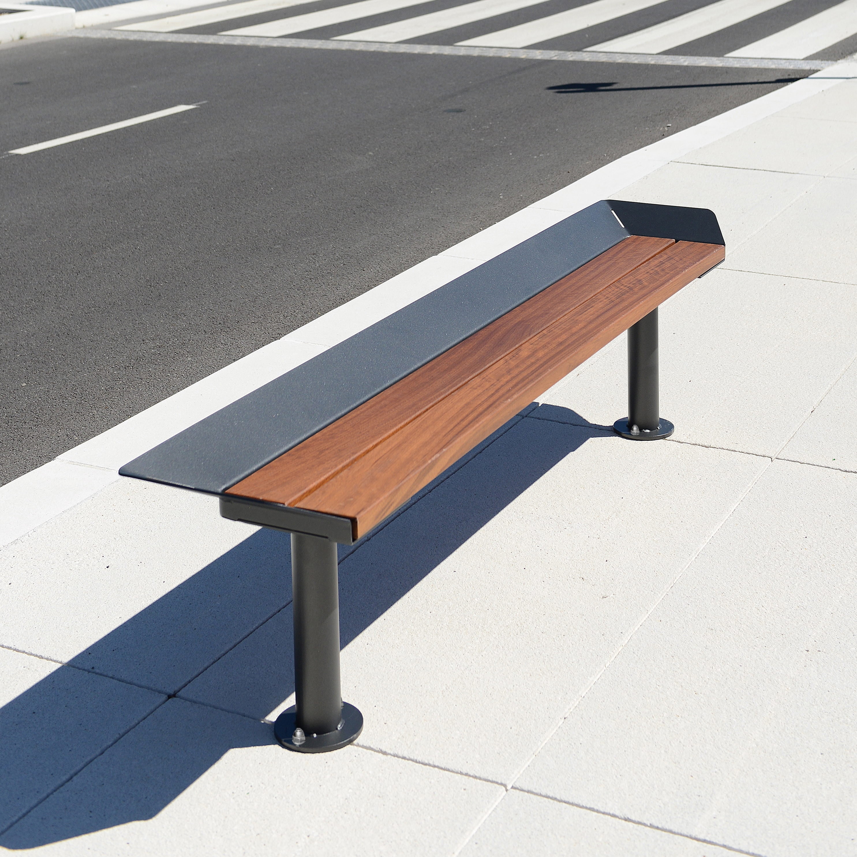 Display product Small Oria Bench seat from manufacturer Univers et Cité - Mobilier urbain
