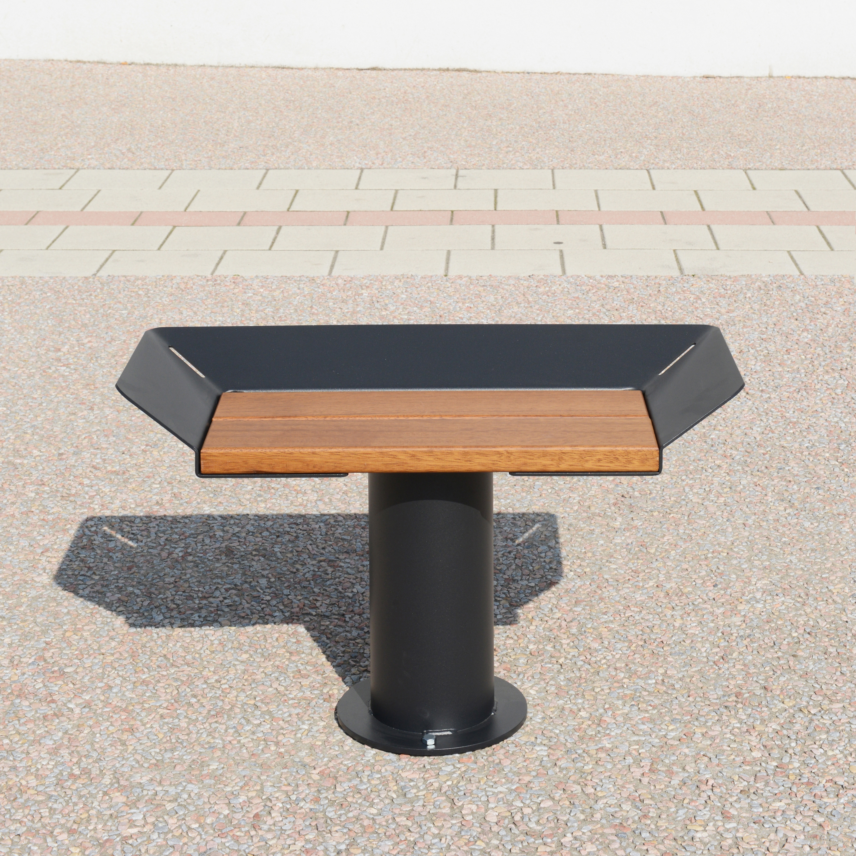 Afficher le produit Tabouret Oria du fabricant Univers et Cité - Mobilier urbain