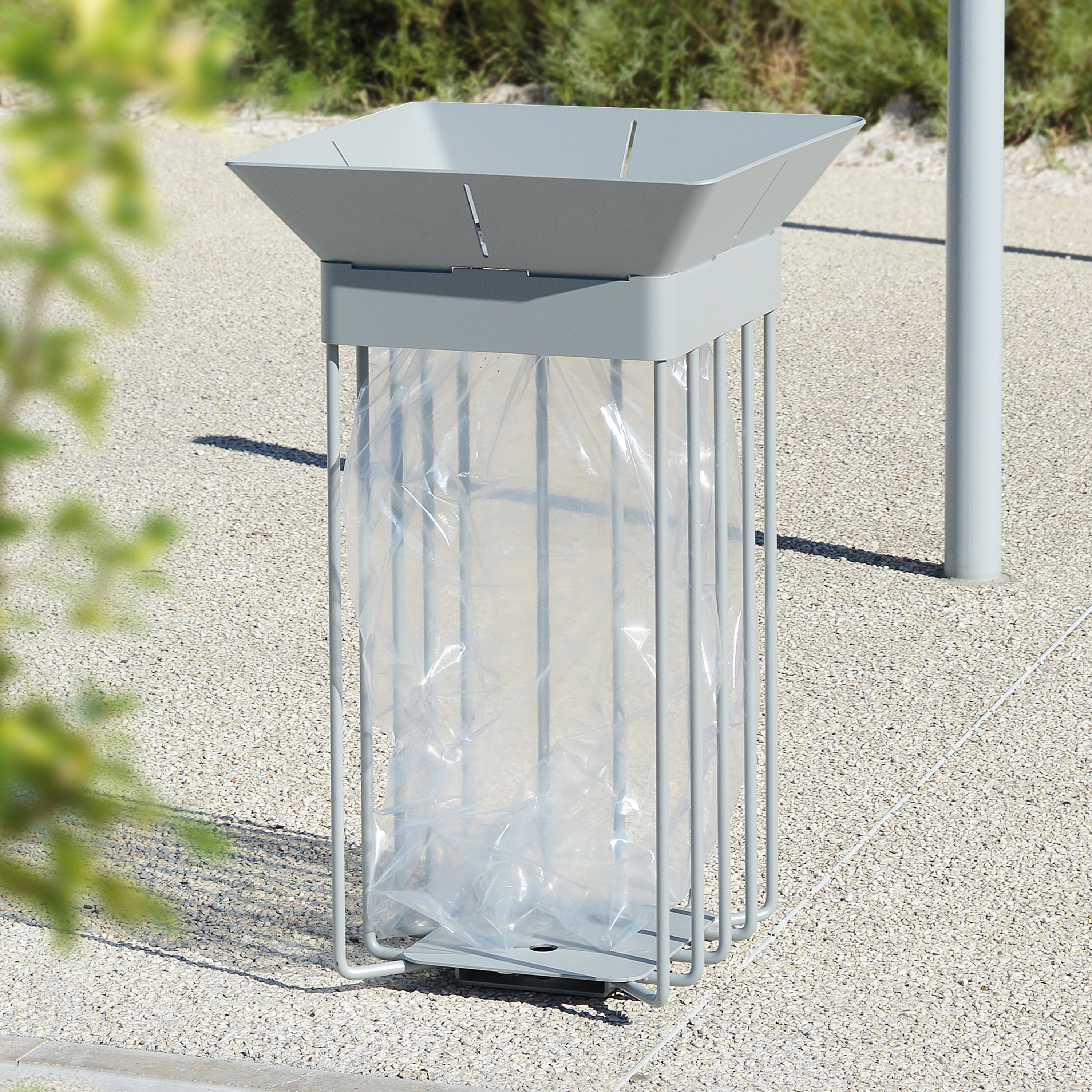 Display product Oria Vigipirate Bin from manufacturer Univers et Cité - Mobilier urbain