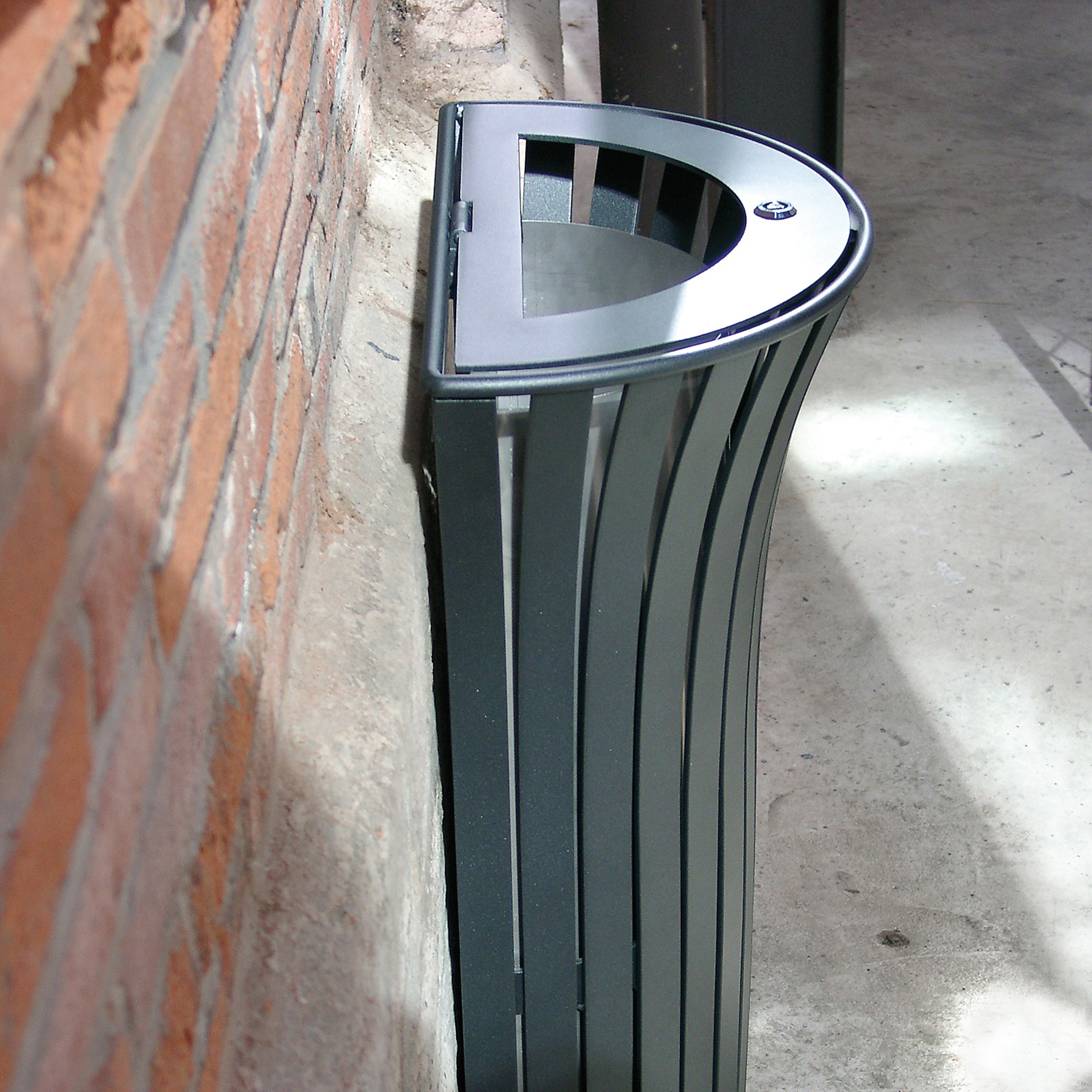 Display product 1/2 Solis Bin from manufacturer Univers et Cité - Mobilier urbain