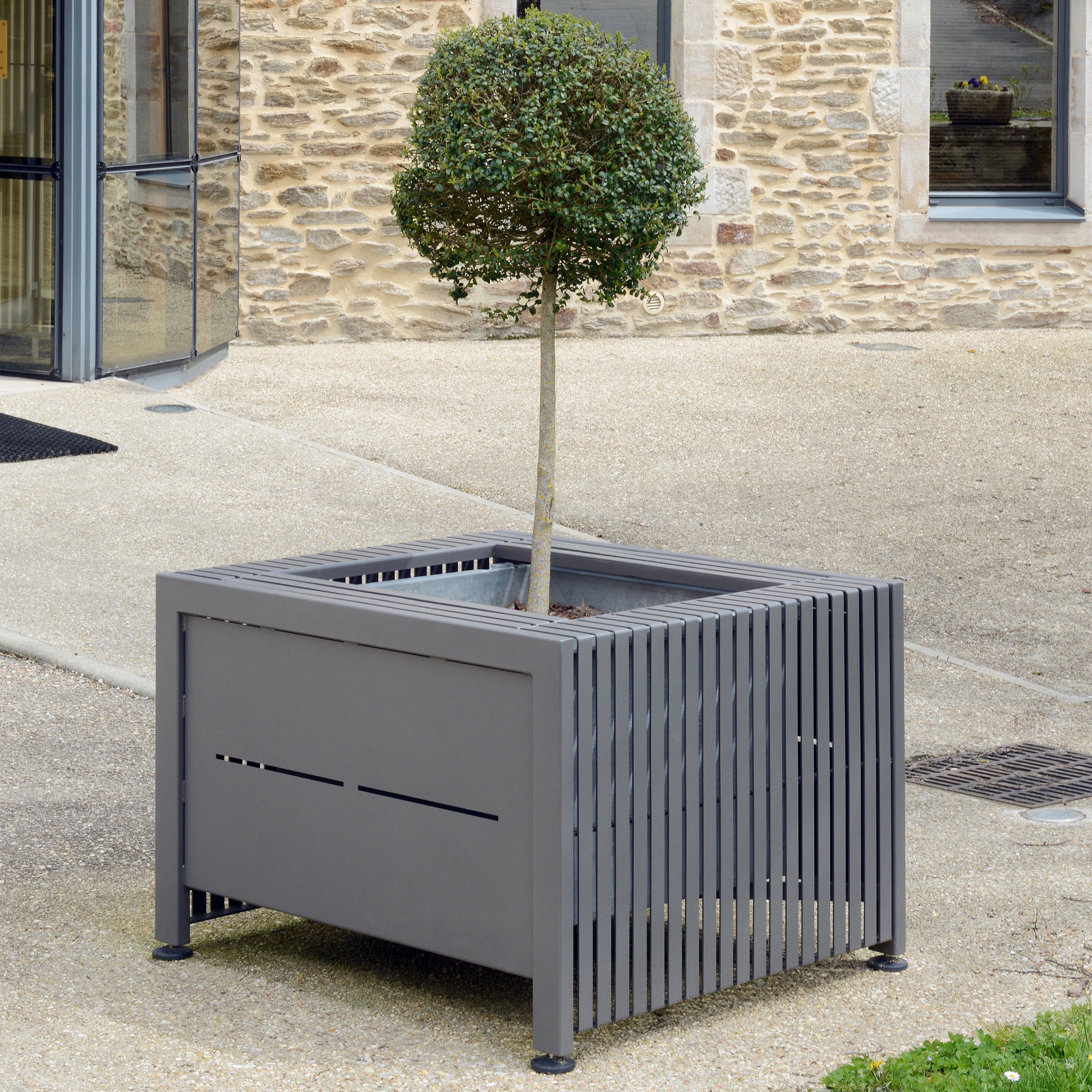 Mostra il prodotto Synergie Planter del produttore Univers et Cité - Mobilier urbain