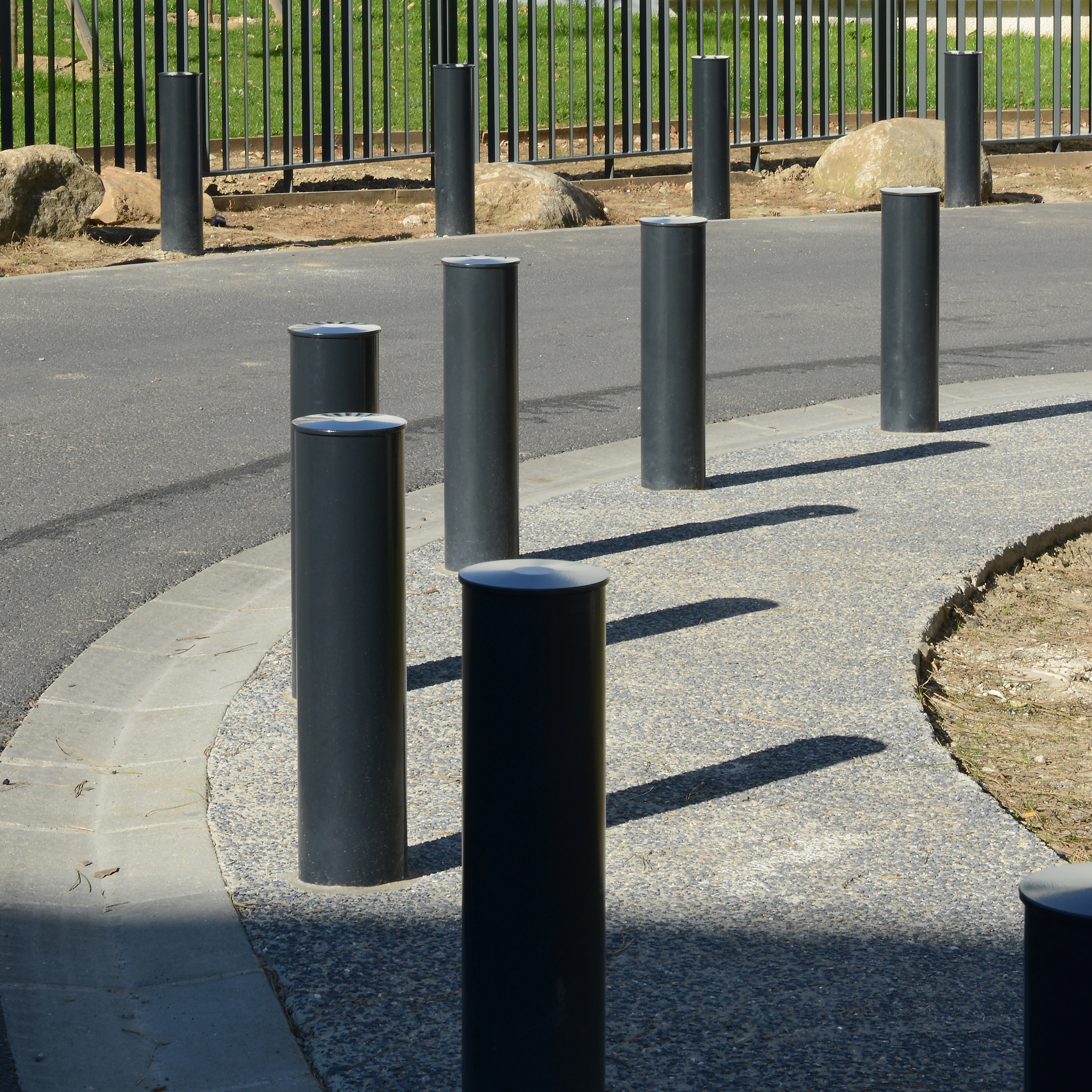 Tiby Bollard