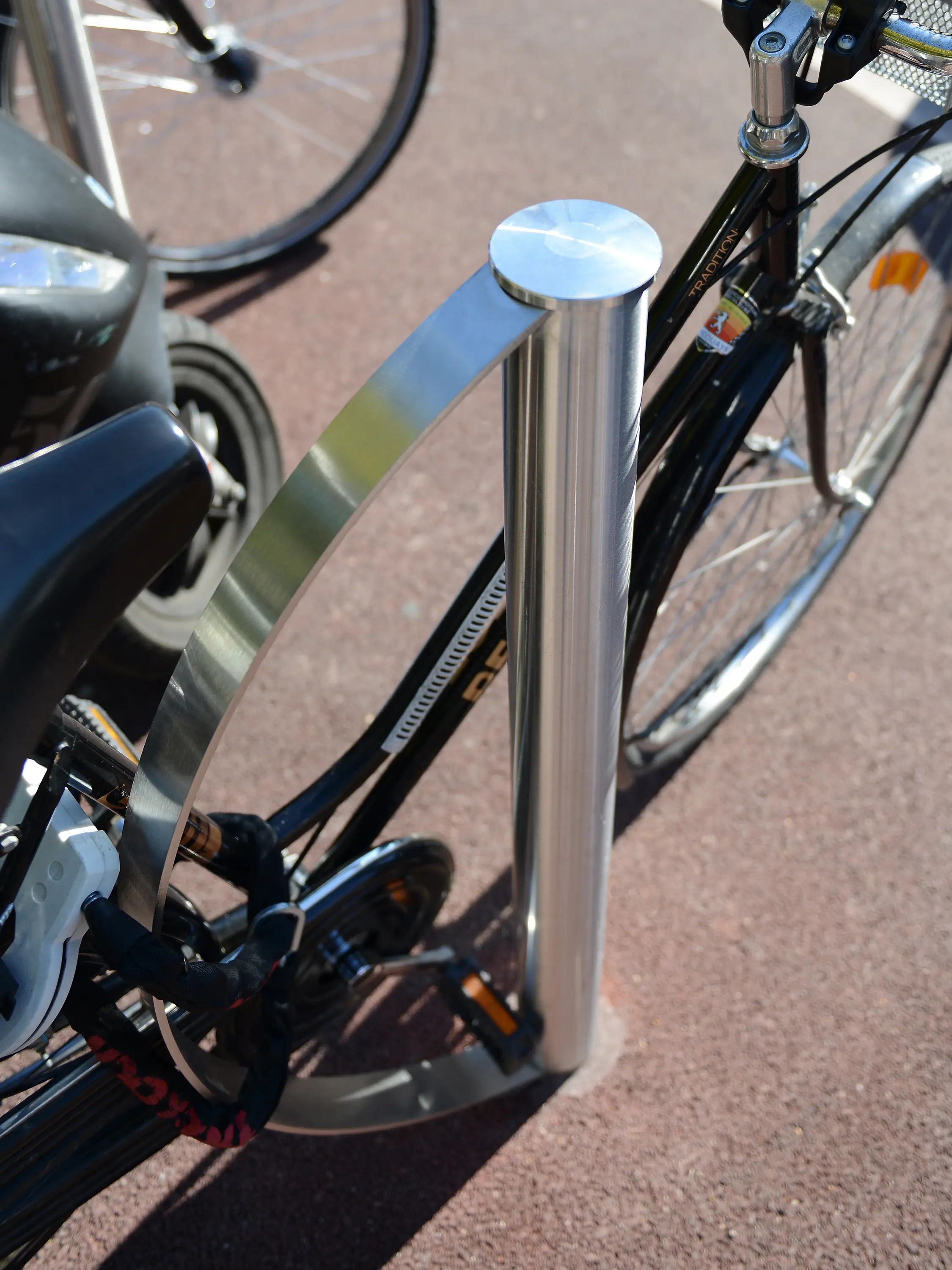 Univers et Cité - Mobilier urbain - Vision Bike Rack