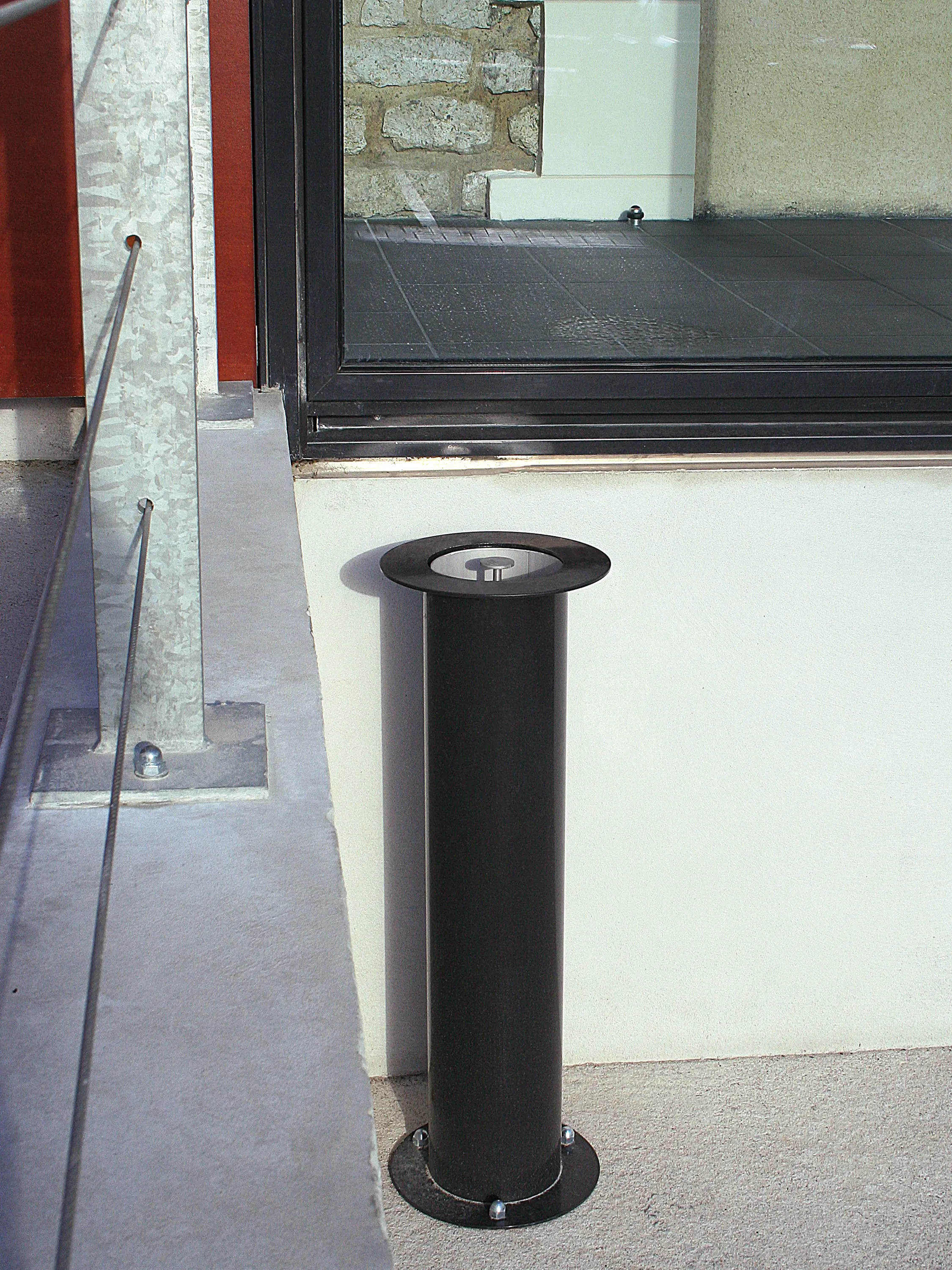 Univers et Cité - Mobilier urbain - Ashtray Tiby