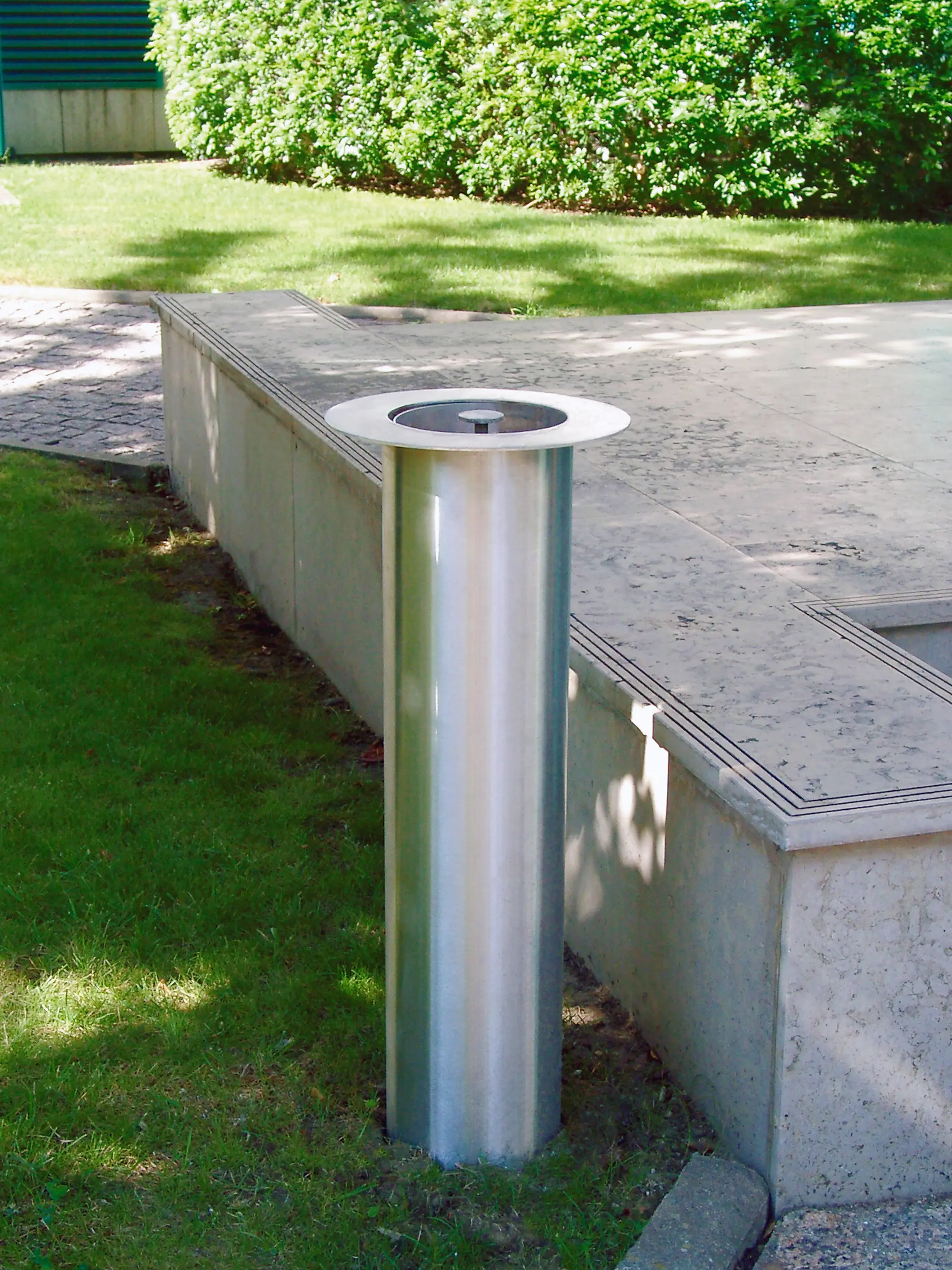 Univers et Cité - Mobilier urbain - Ashtray Vision