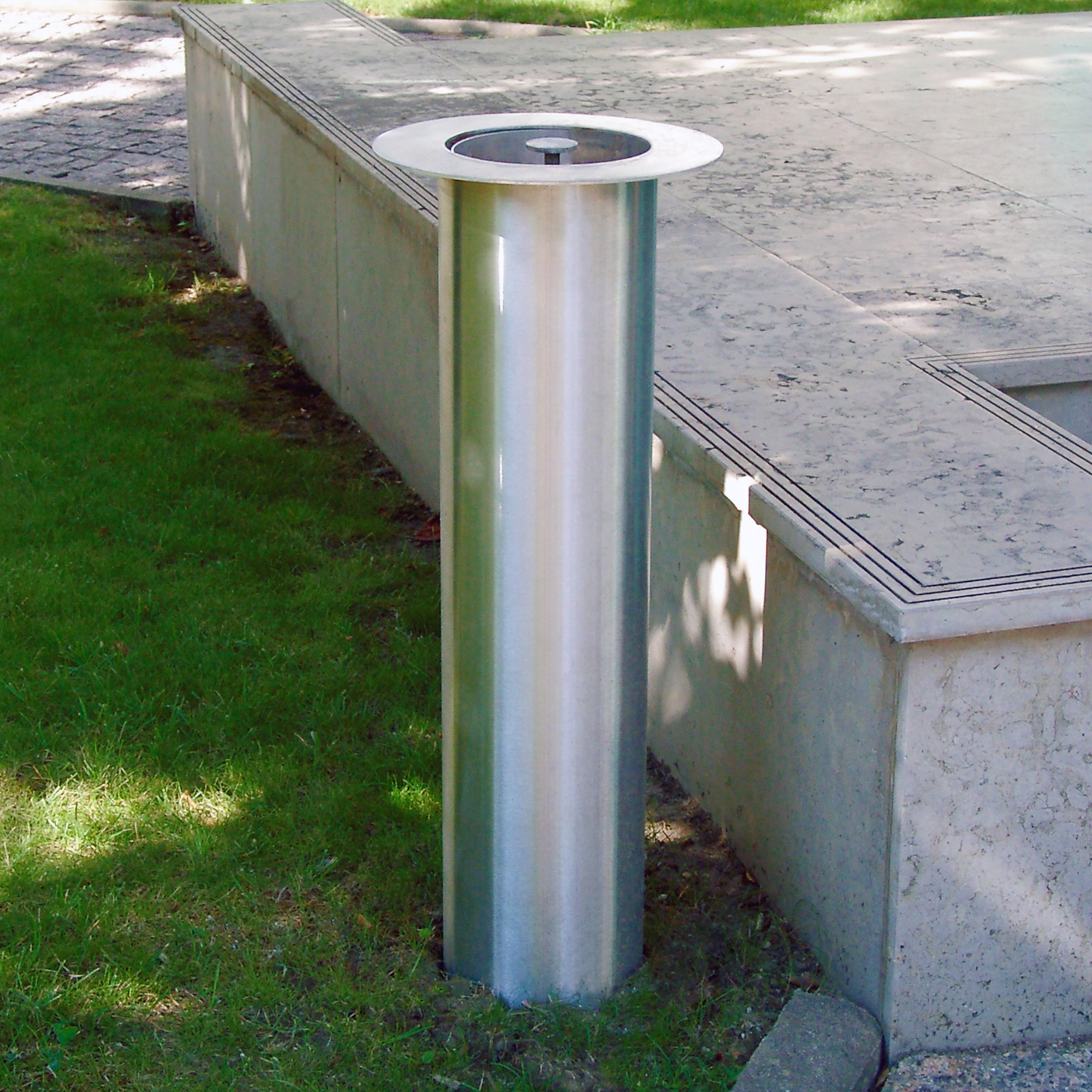 Display product Ashtray Vision from manufacturer Univers et Cité - Mobilier urbain
