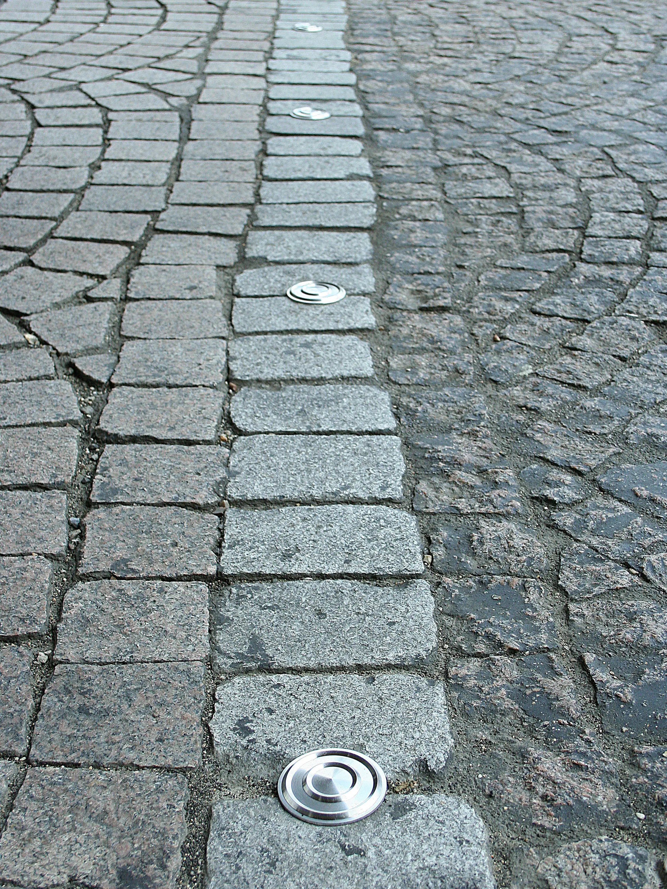 Univers et Cité - Mobilier urbain - Non-skid Vision Studs