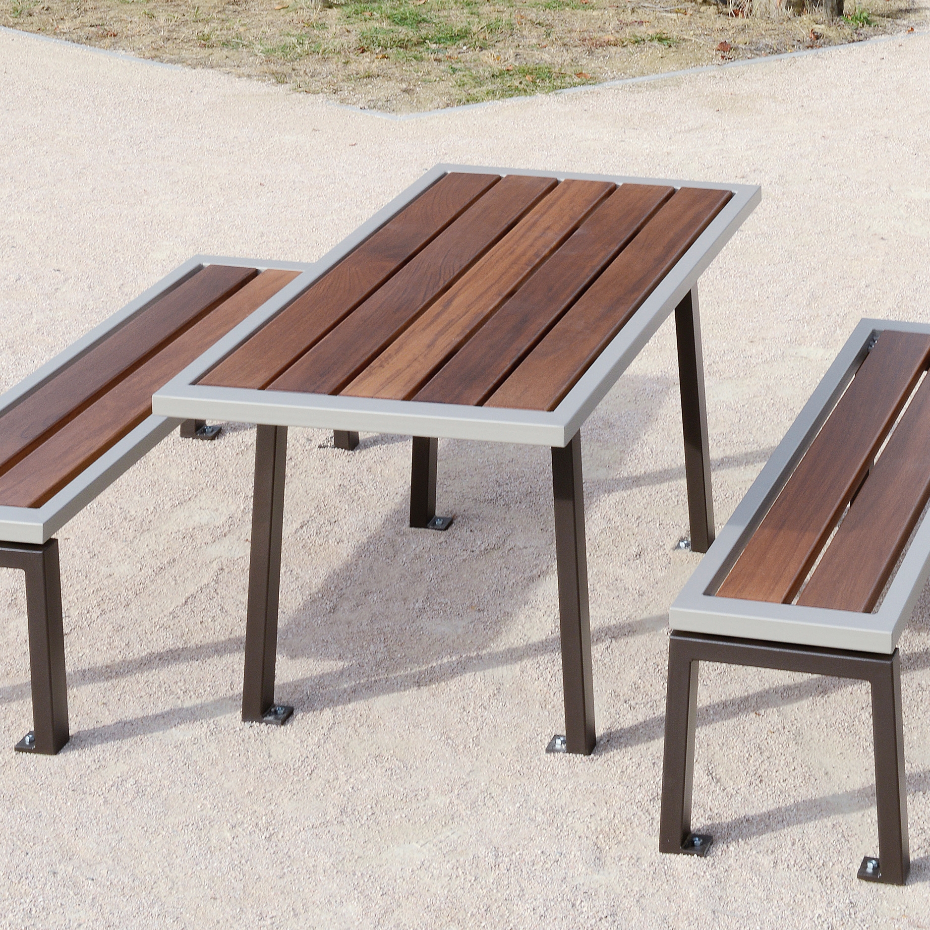 Display product Zéo Table from manufacturer Univers et Cité - Mobilier urbain