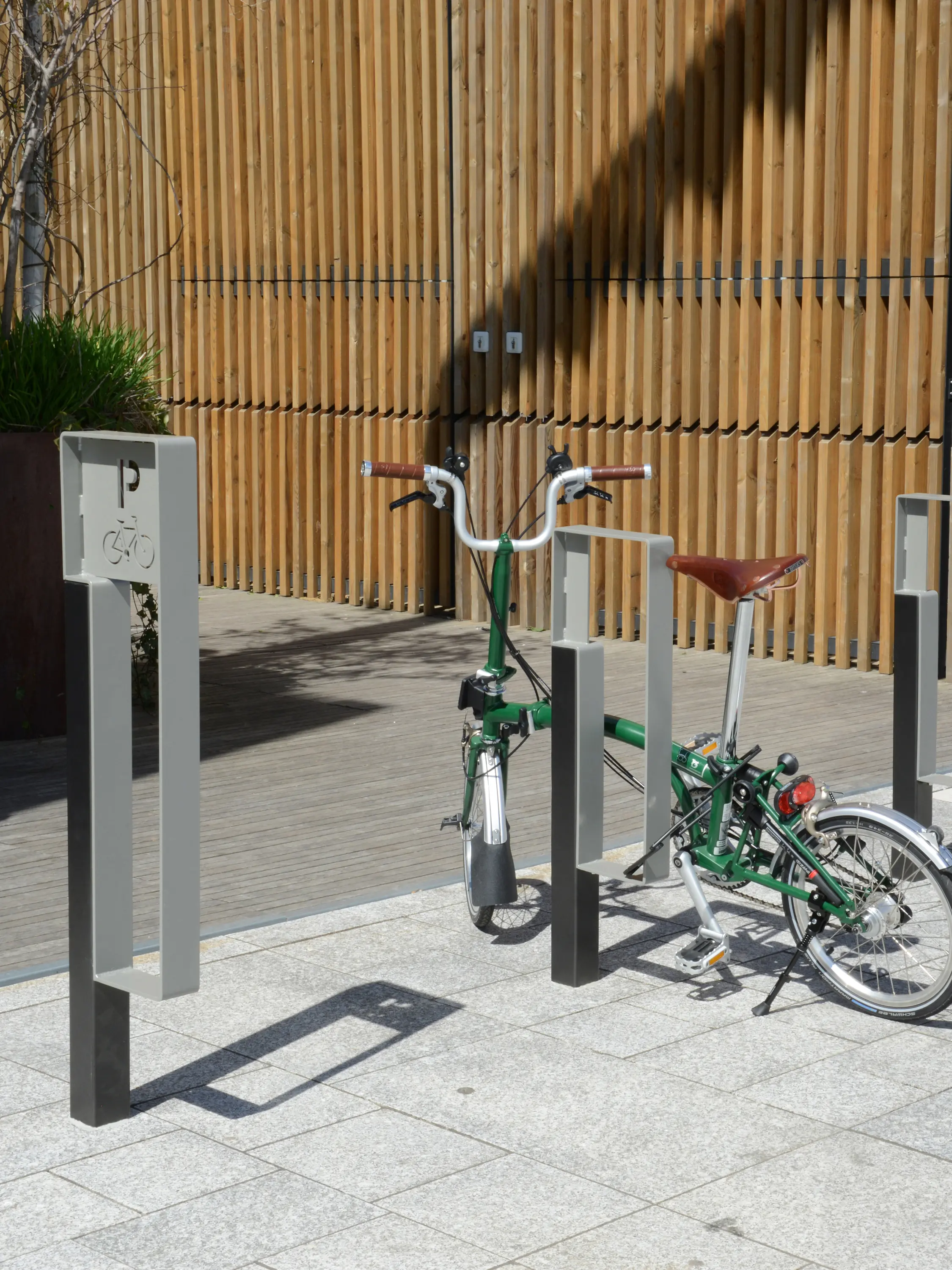 Univers et Cité - Mobilier urbain - Appui-vélo Zéo