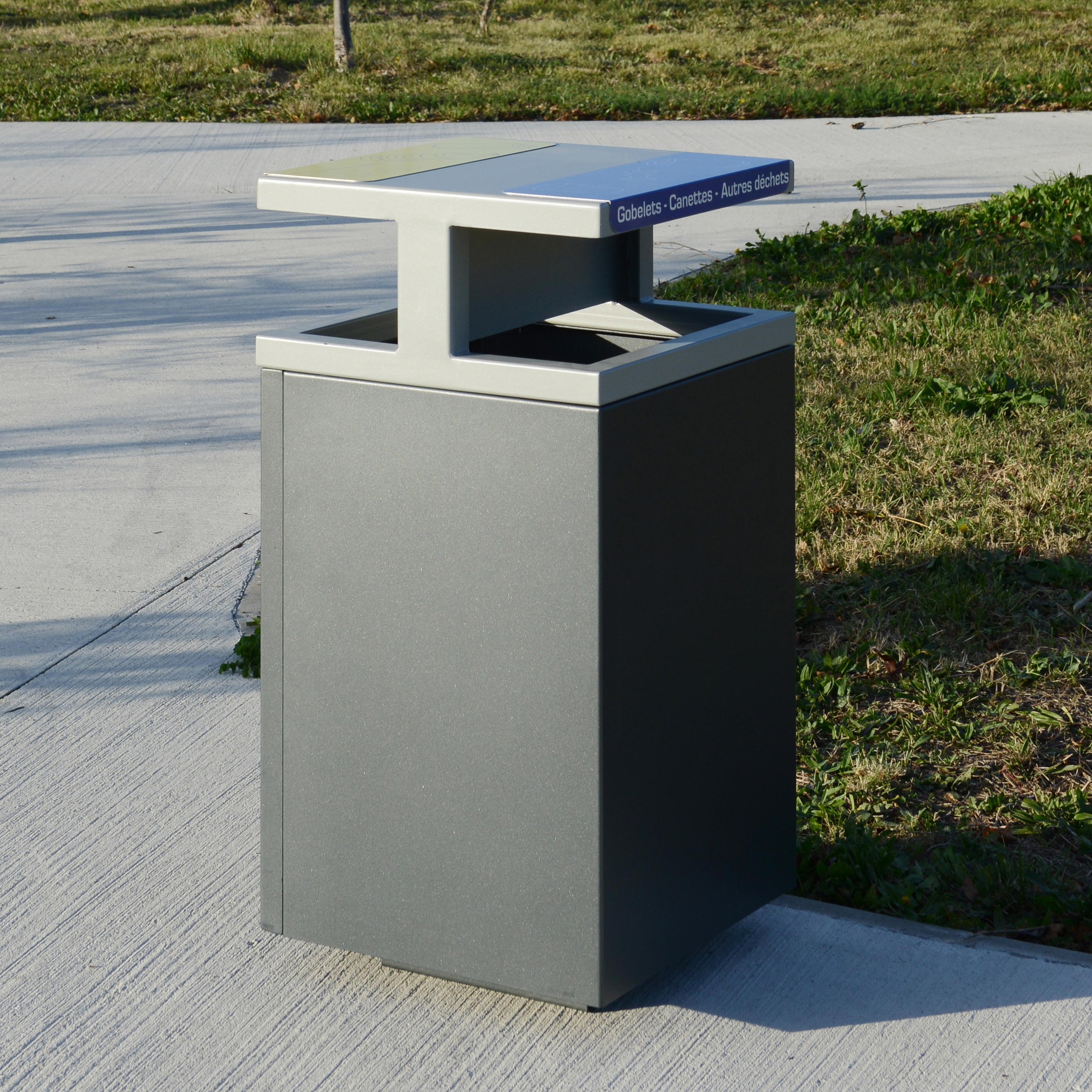 Mostra il prodotto Zéo Bin del produttore Univers et Cité - Mobilier urbain