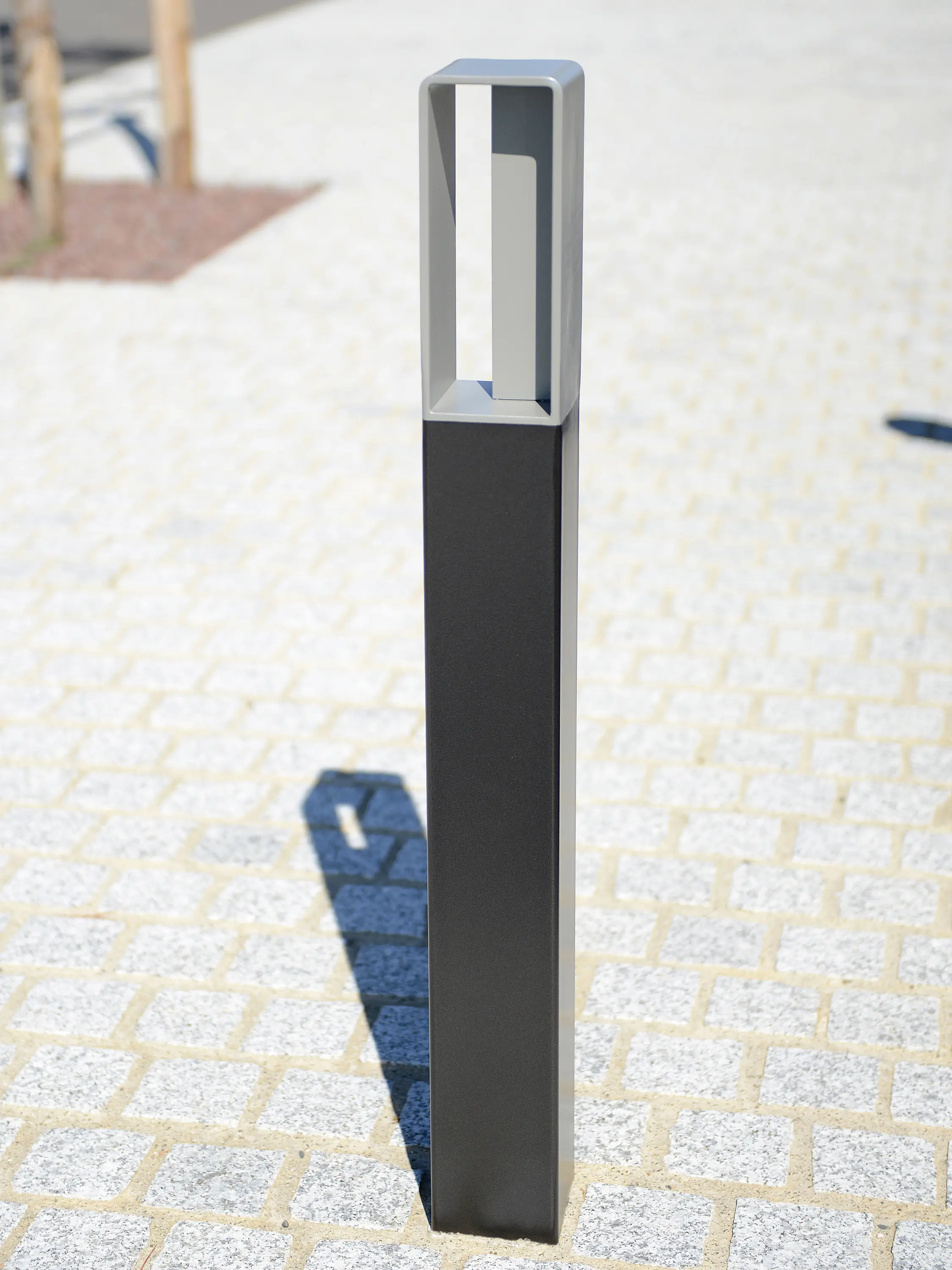 Univers et Cité - Mobilier urbain - Zéo Bollard