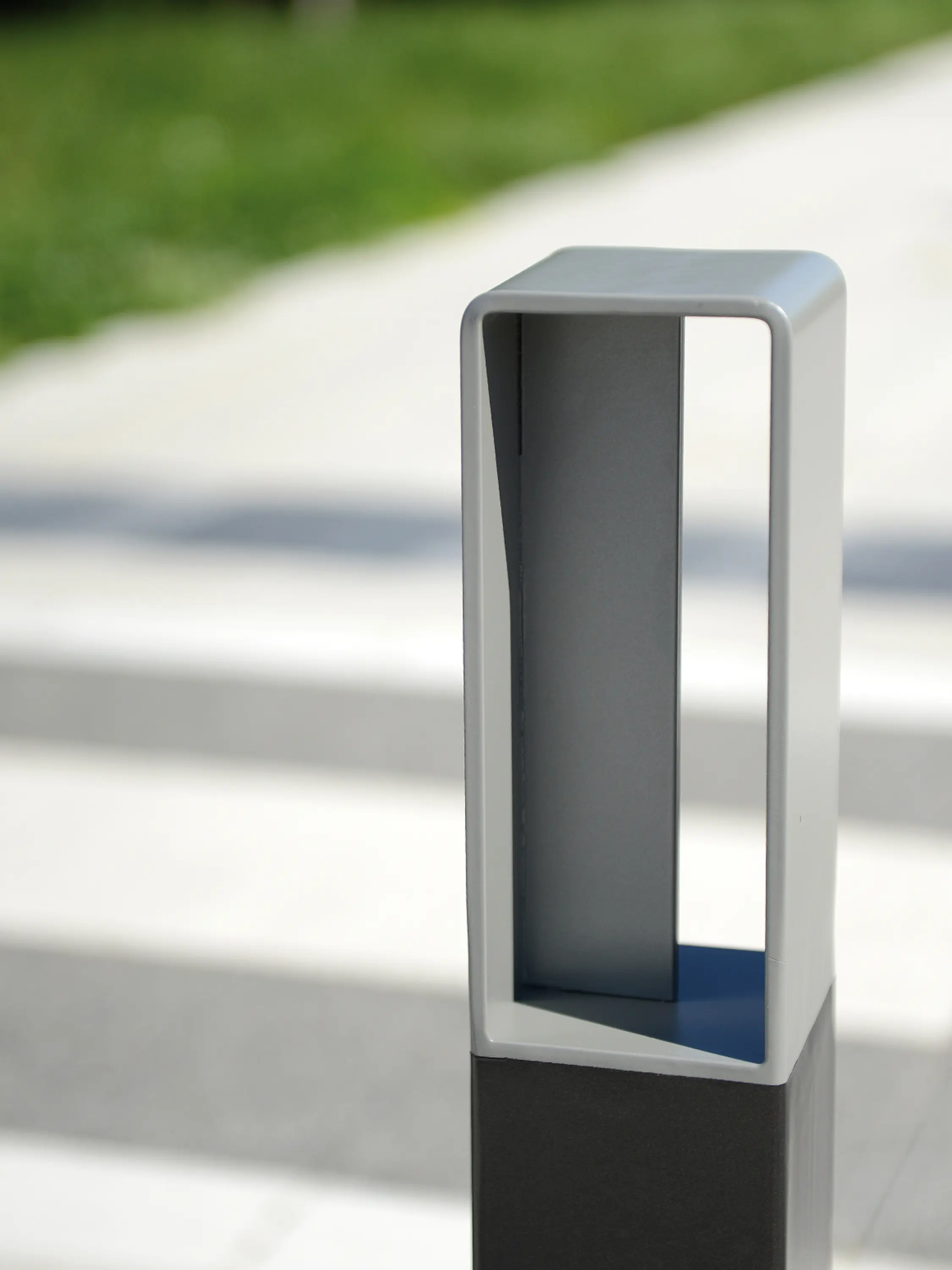 Univers et Cité - Mobilier urbain - Zéo Bollard