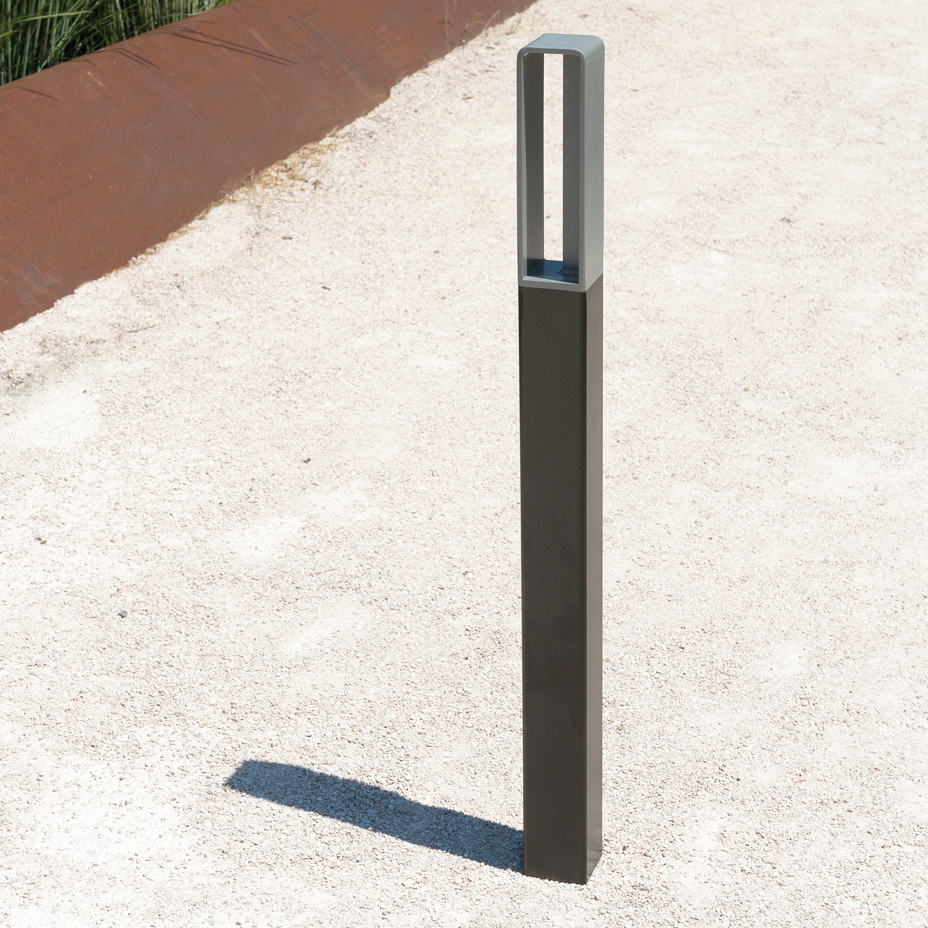 Display product Zéo Post from manufacturer Univers et Cité - Mobilier urbain