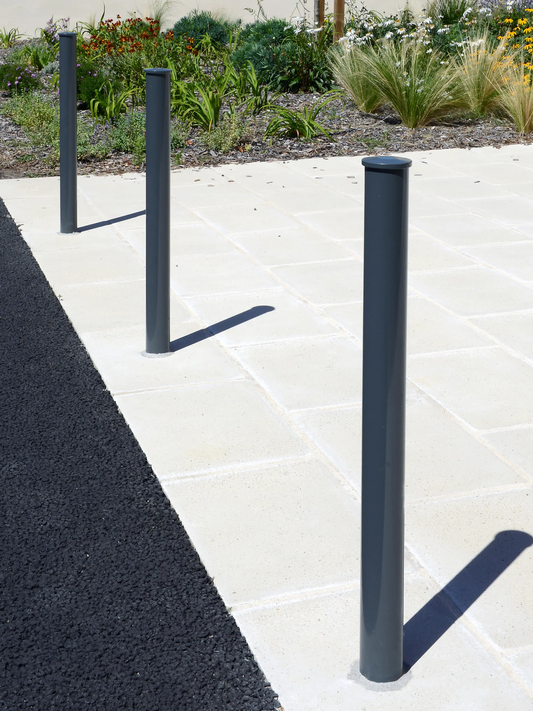 Univers et Cité - Mobilier urbain - Tiby Post