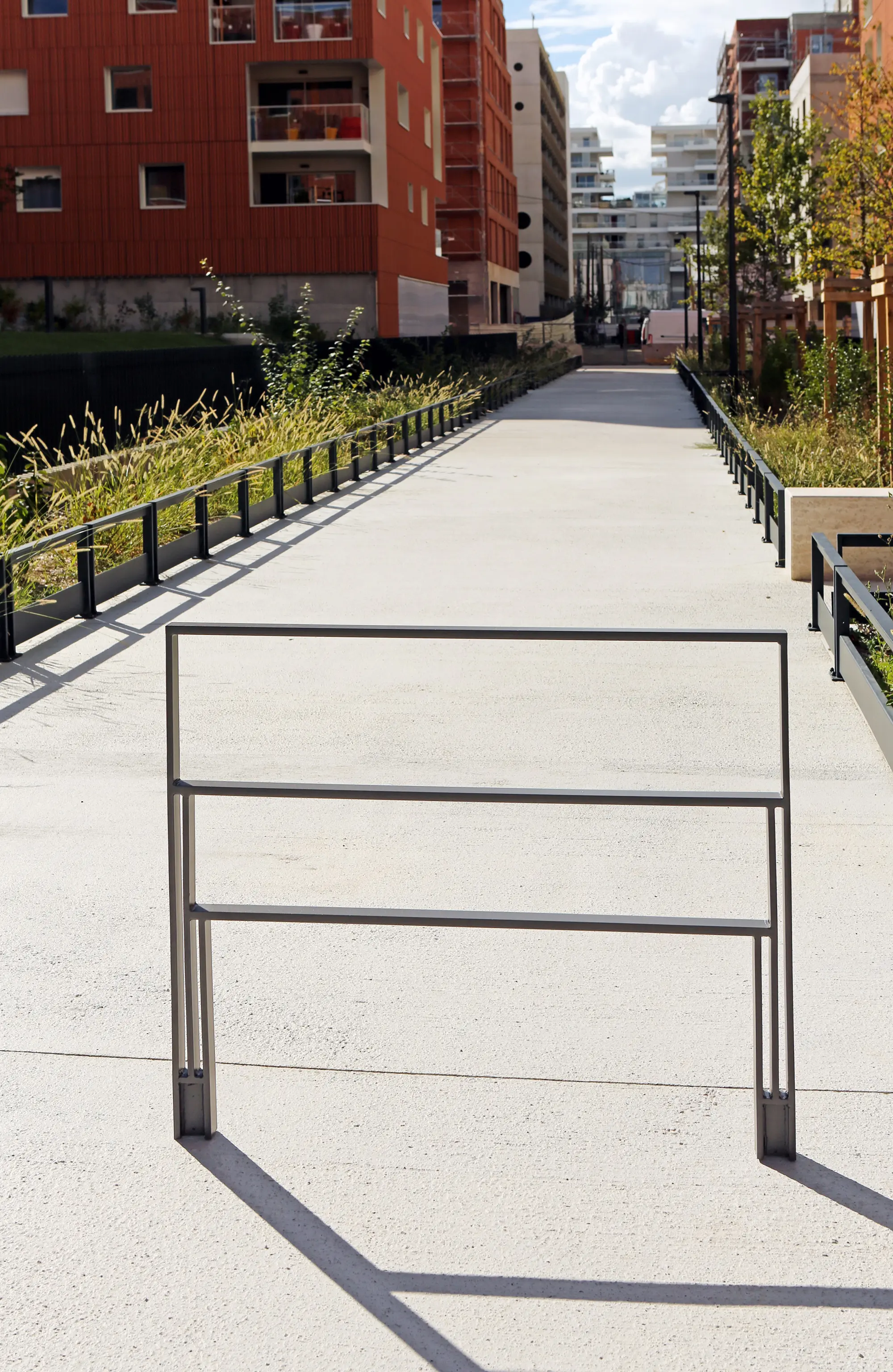 Univers et Cité - Mobilier urbain - Arlo Barrier