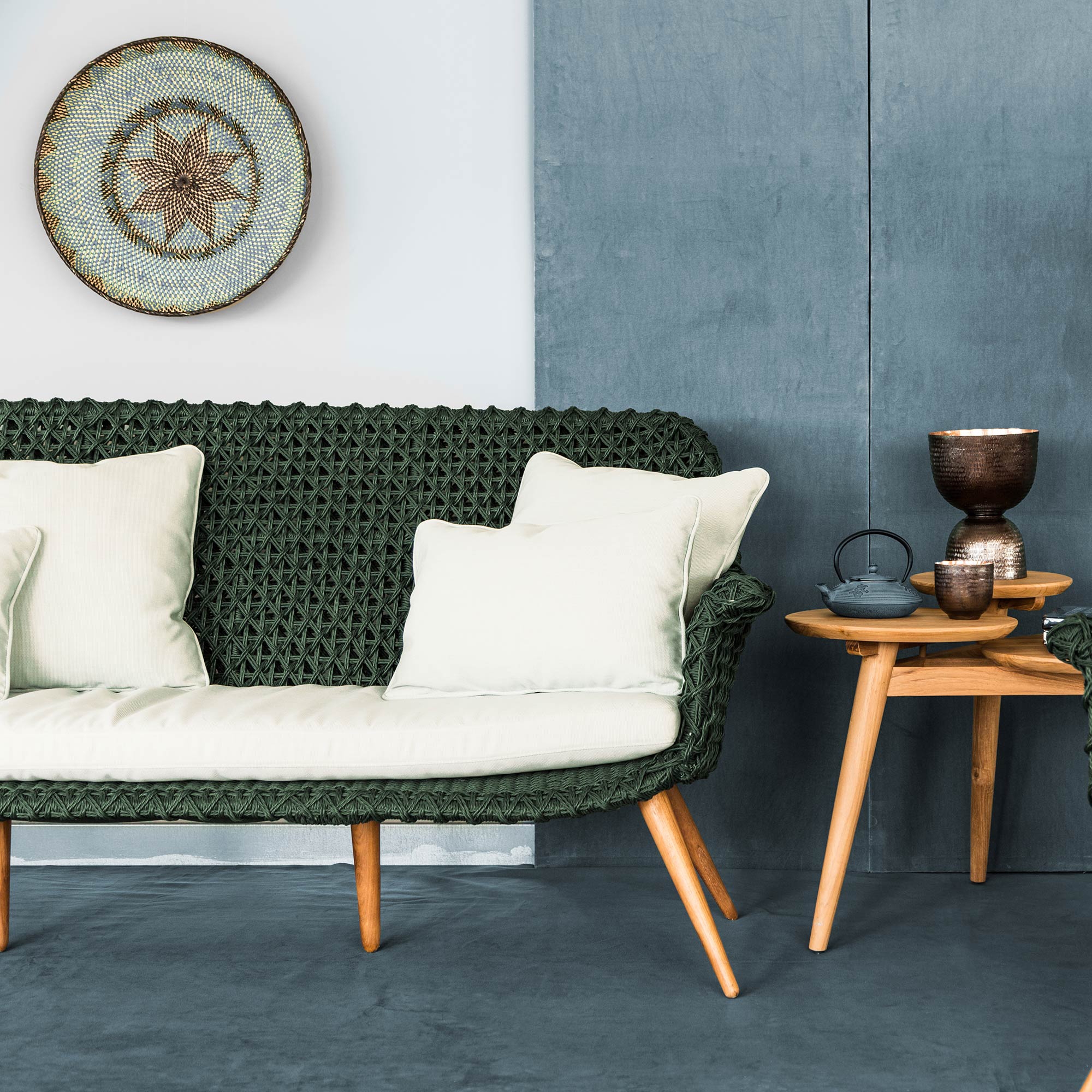 LOUNGES & ARMCHAIRS
