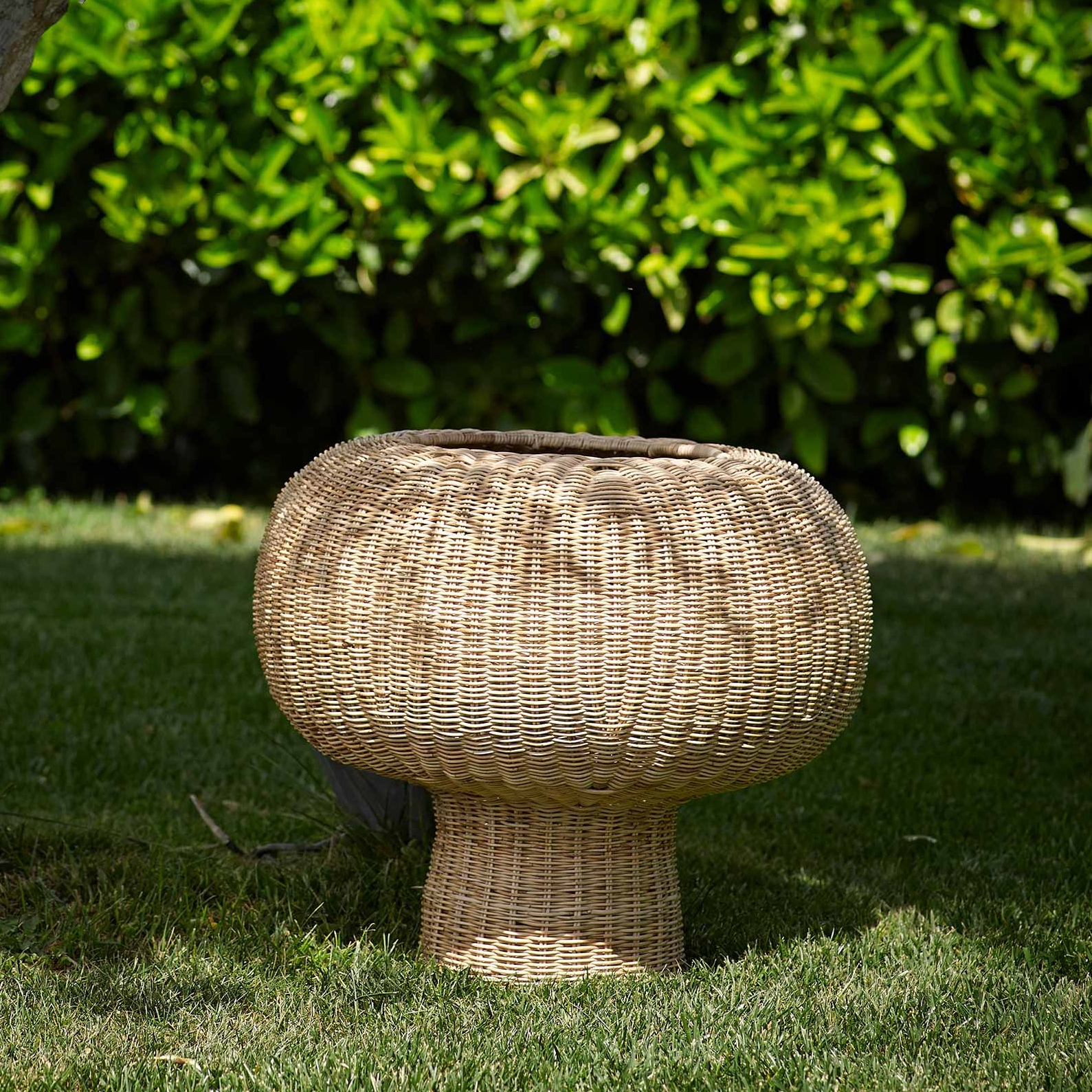Display product Milano Pulut Floor Lamp from manufacturer MARY&