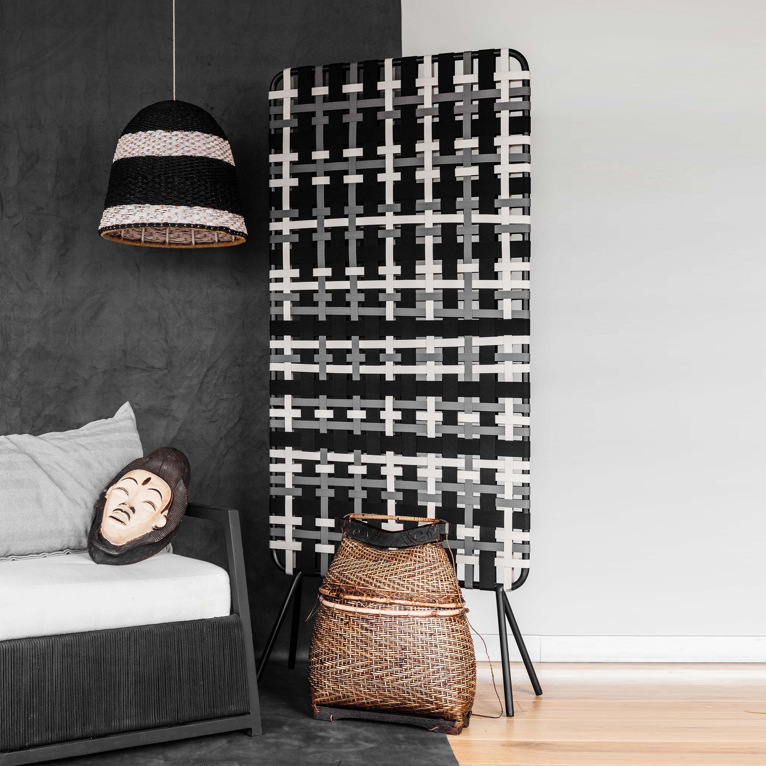 Display product Minerva Panel Straps Aluminium from manufacturer MARY&
