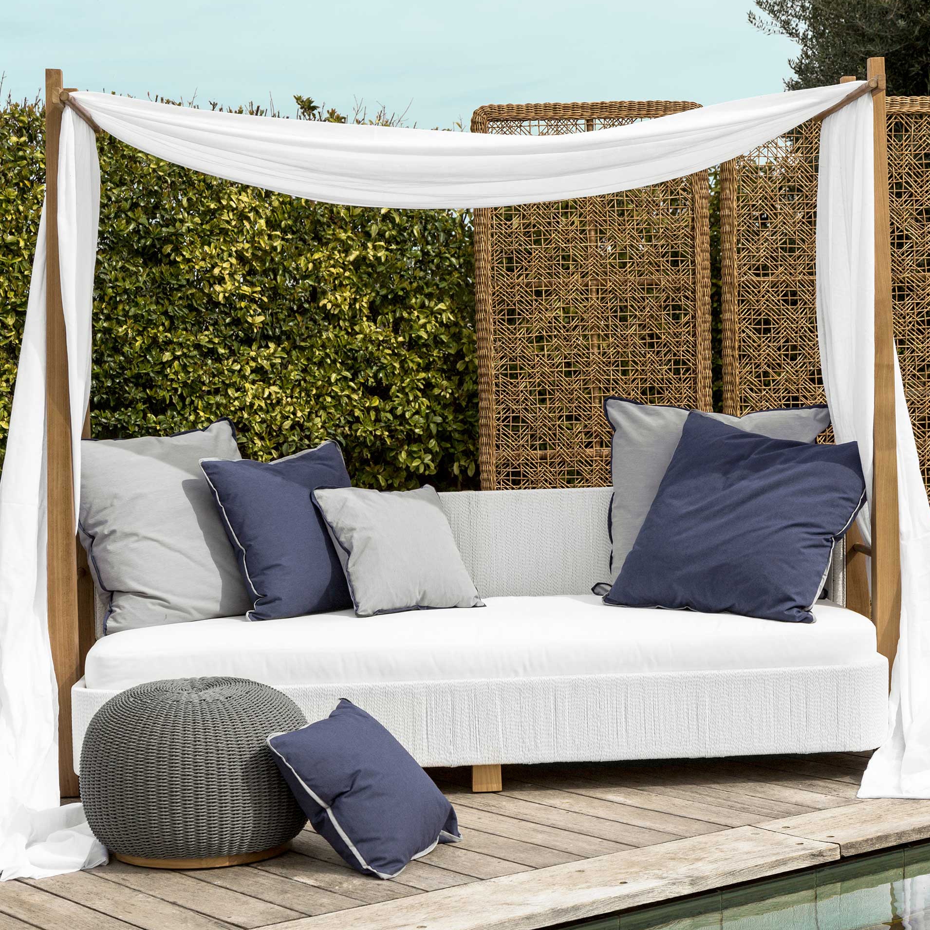 Display product Minerva Daybed - synthetic teak from manufacturer MARY&