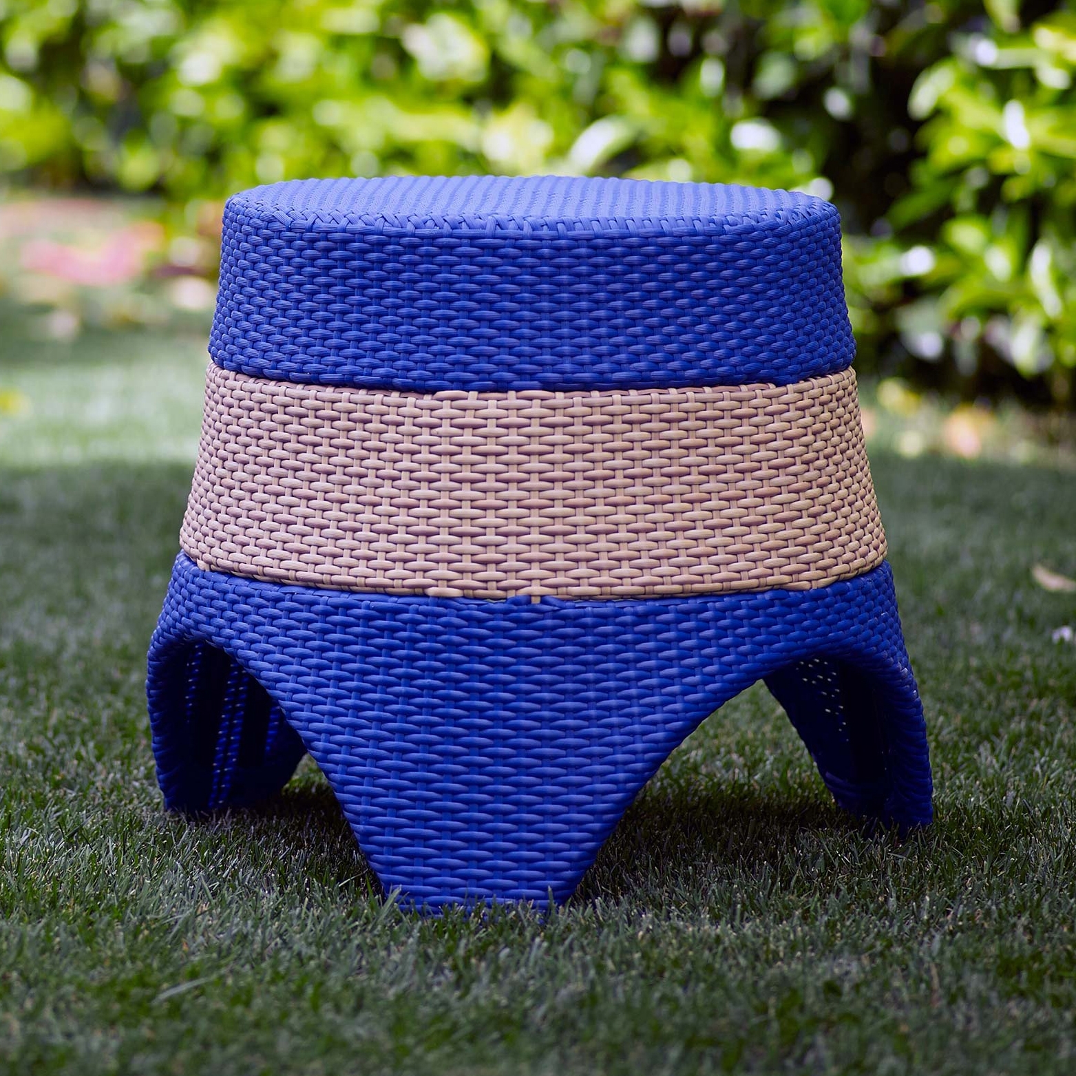 Afficher le produit Minerva Stool du fabricant MARY&