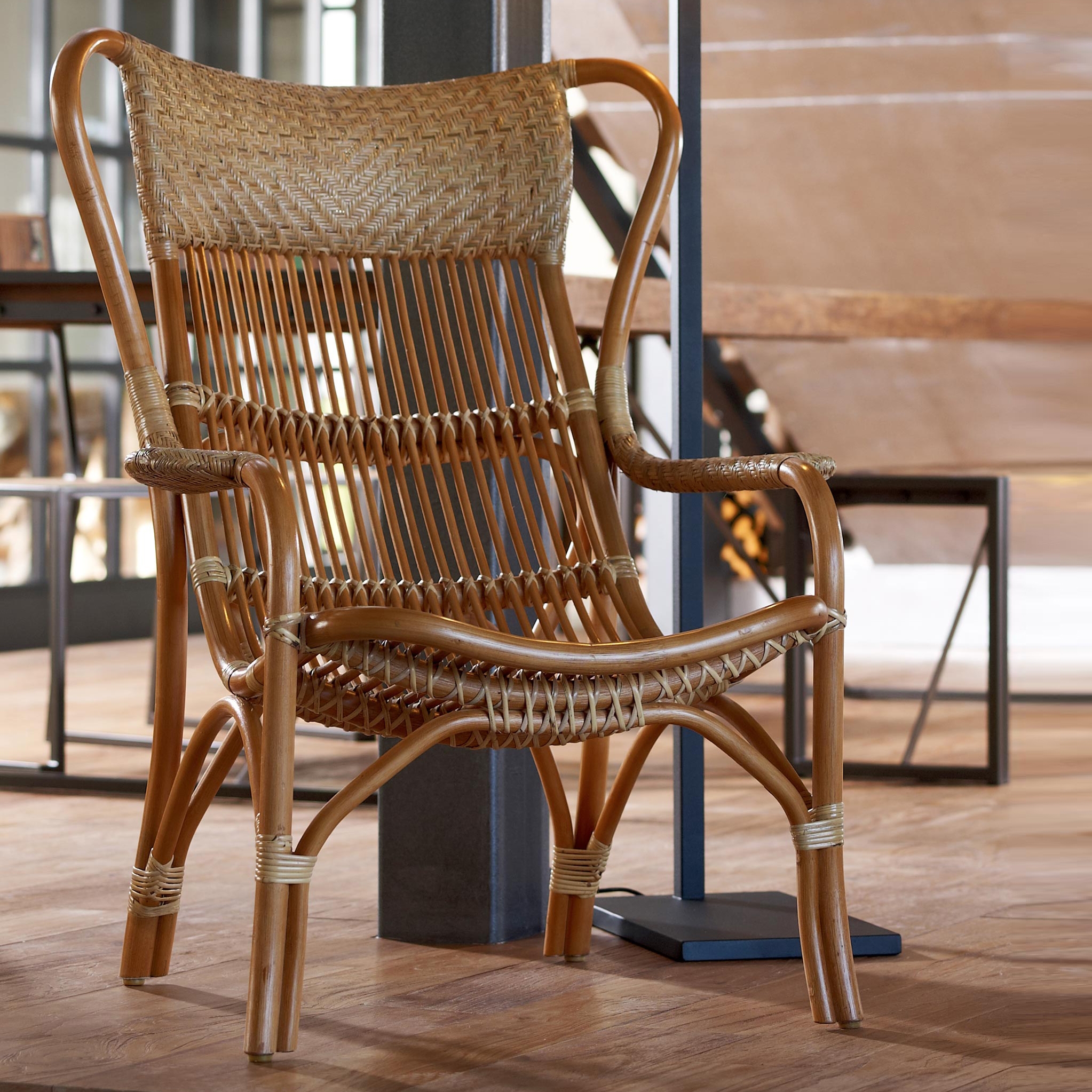 Afficher le produit Rattan Nenek Armchair - natural du fabricant MARY&