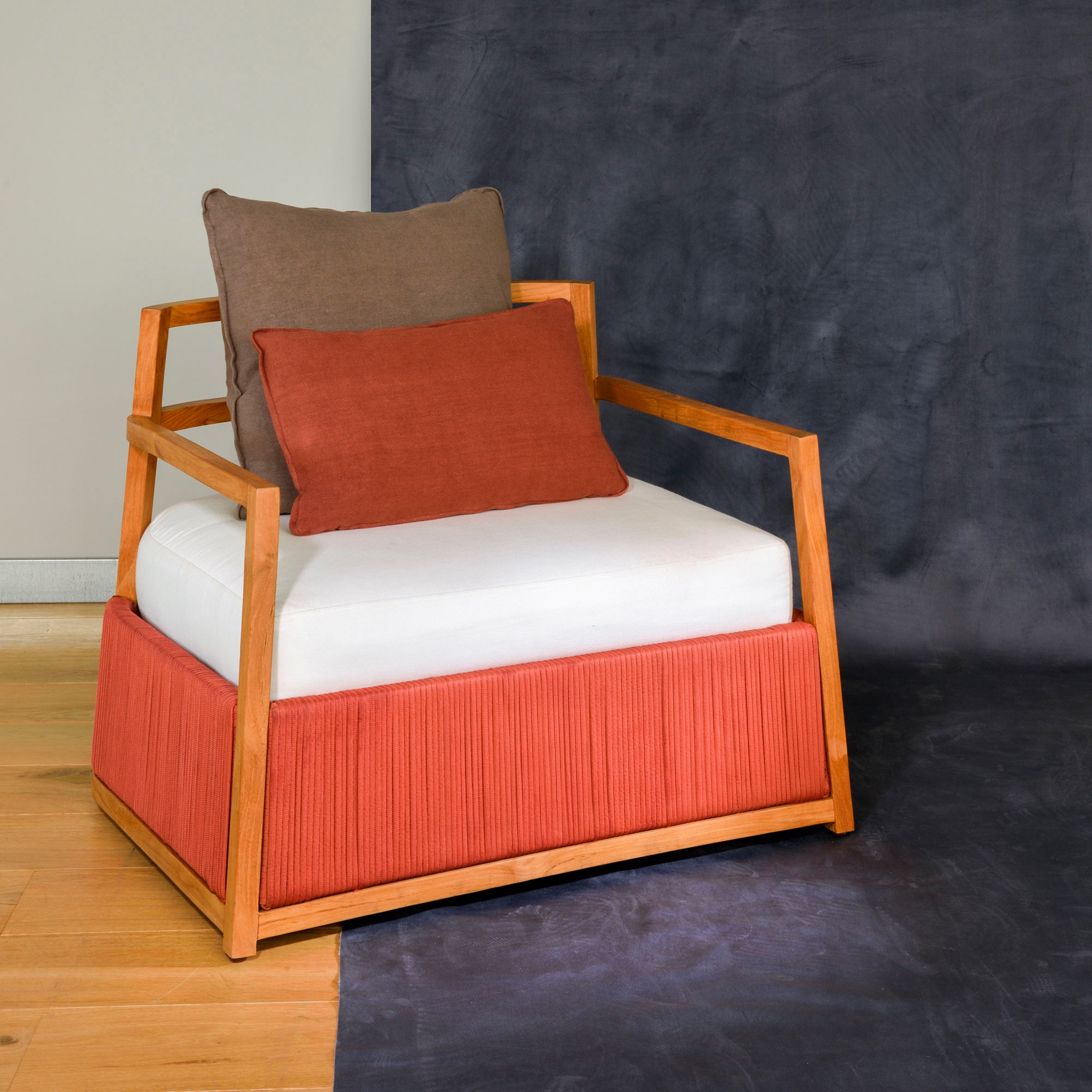 Minerva Petit Lounge Chair