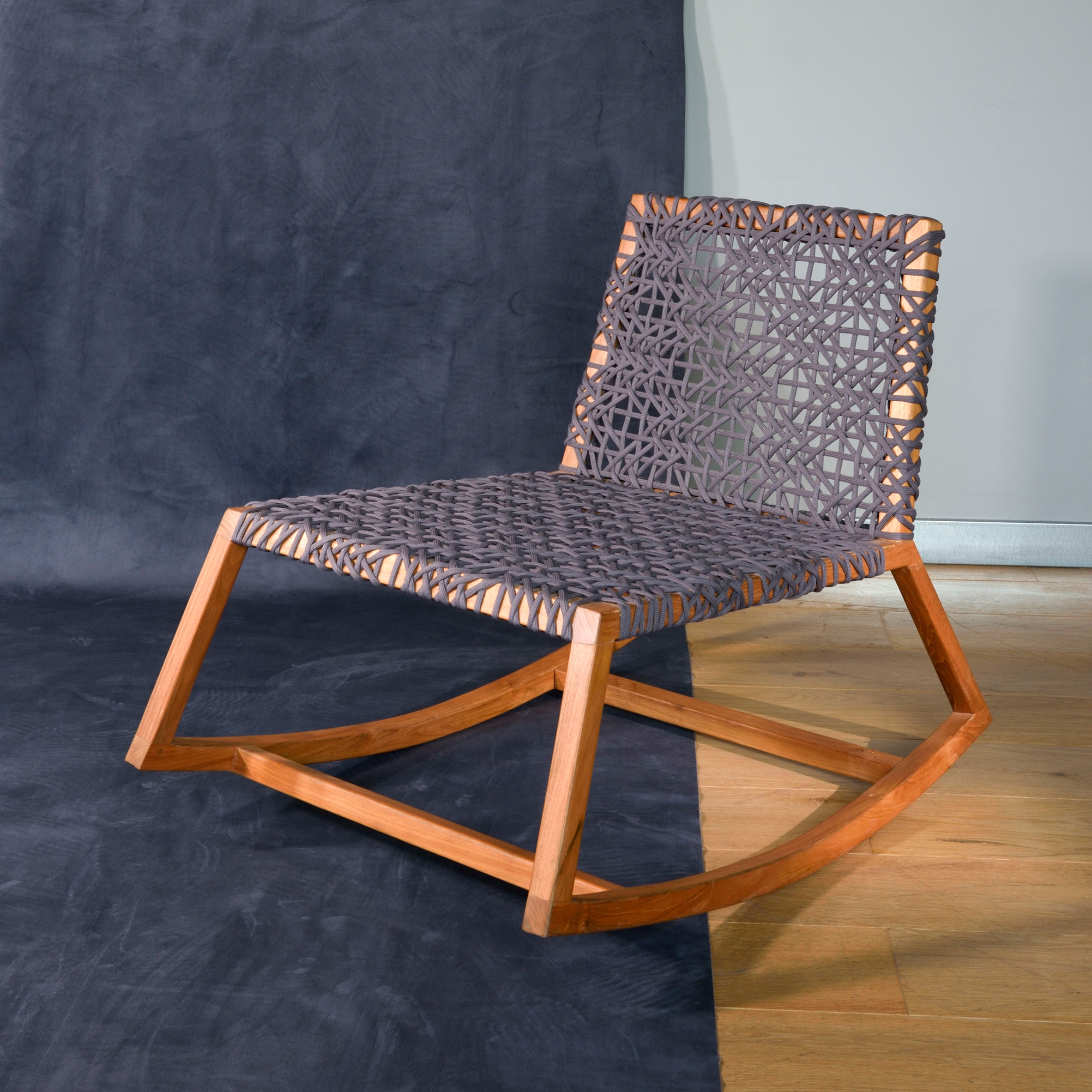 Mostra il prodotto Venus Rocking Chair with rope - teak del produttore MARY&