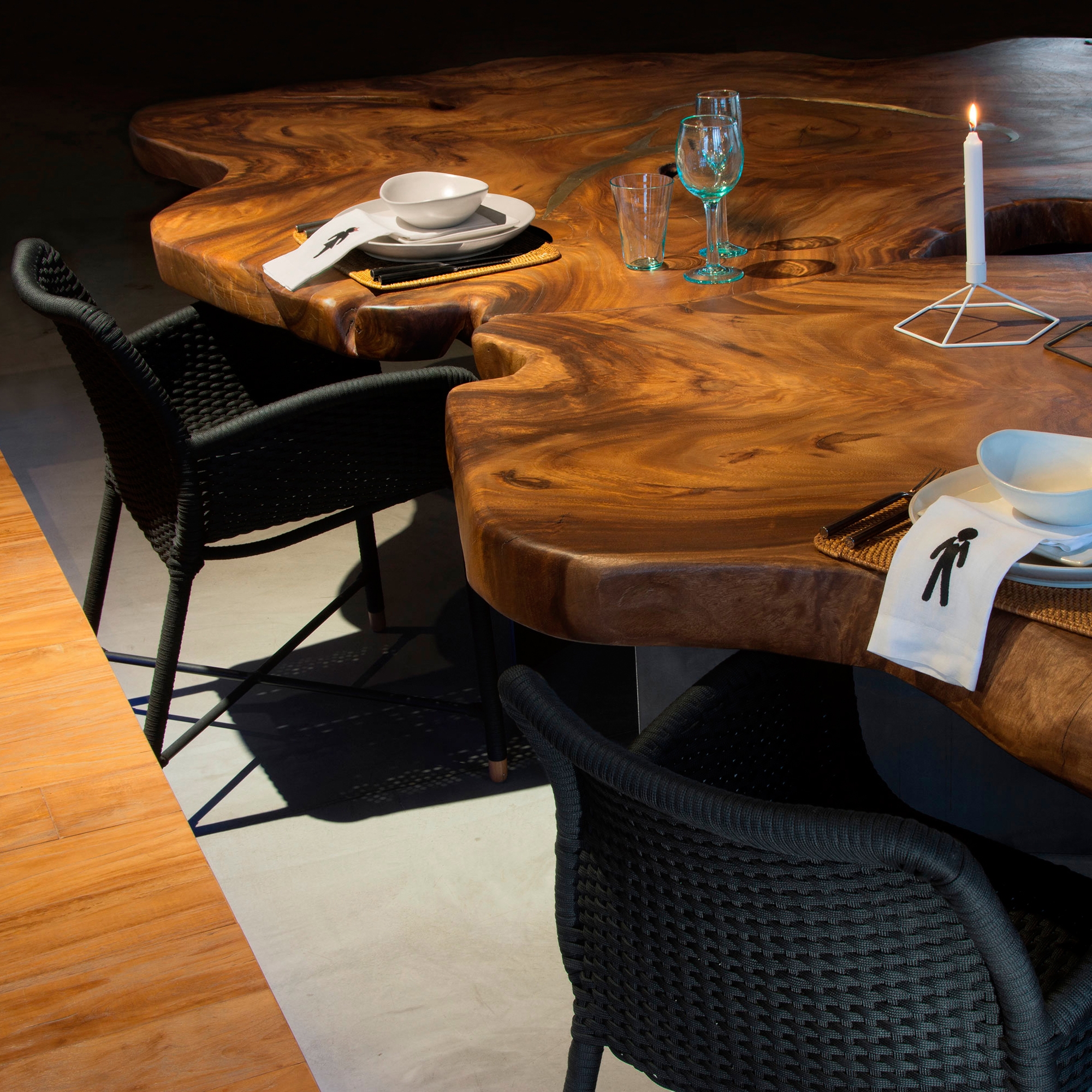 Afficher le produit mary's design mood | Butterfly Dining Table - suar du fabricant MARY&